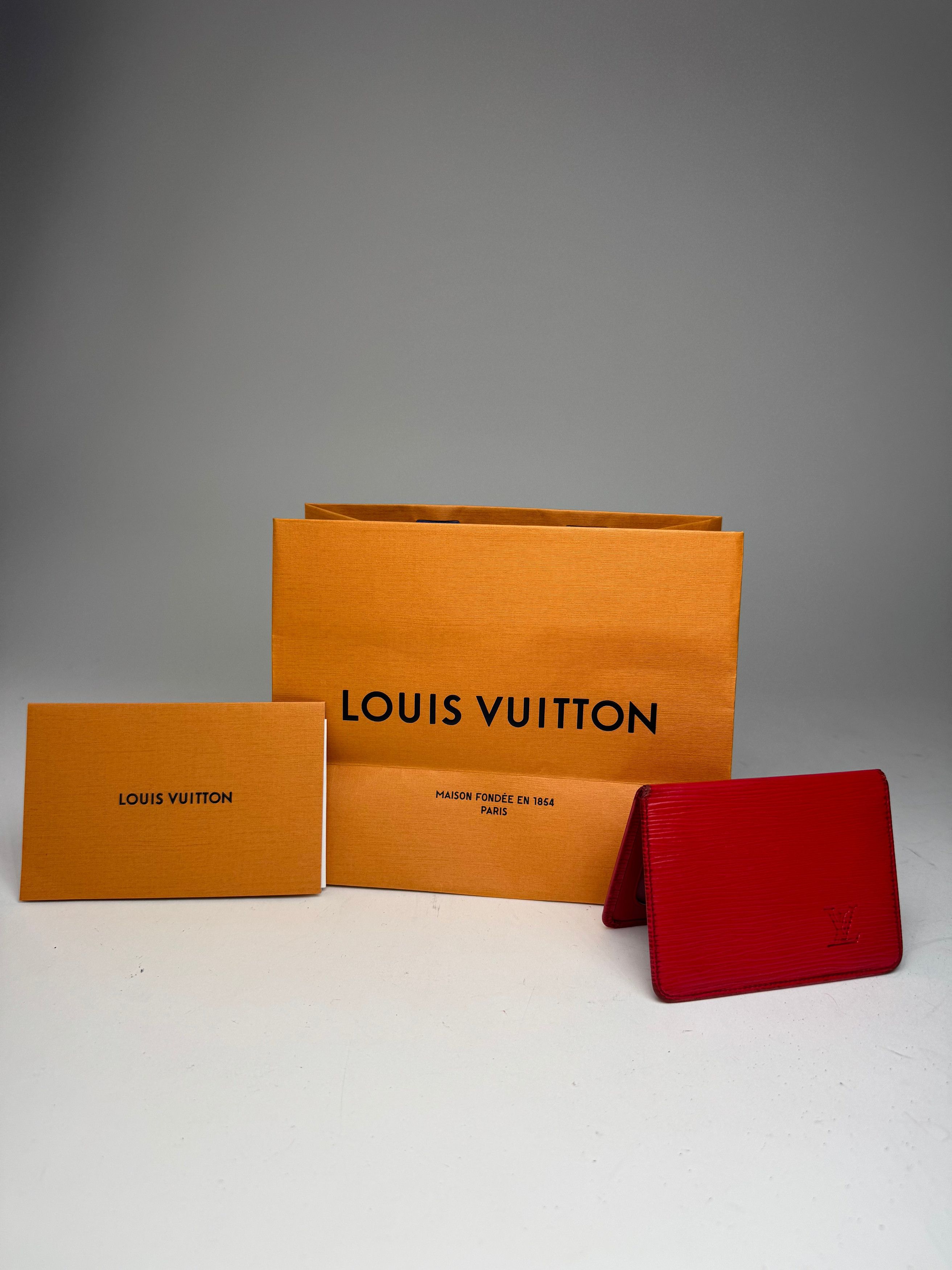 Louis Vuitton Vintage EPI leather Card Holder red Size ONE SIZE - 1 Thumbnail