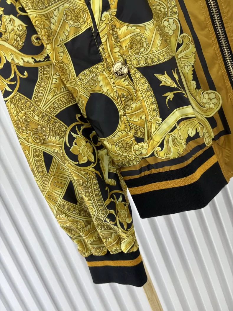 Versace Versace Black and gold Medusa jacket Size US XS / EU 42 / 0 - 5 Thumbnail