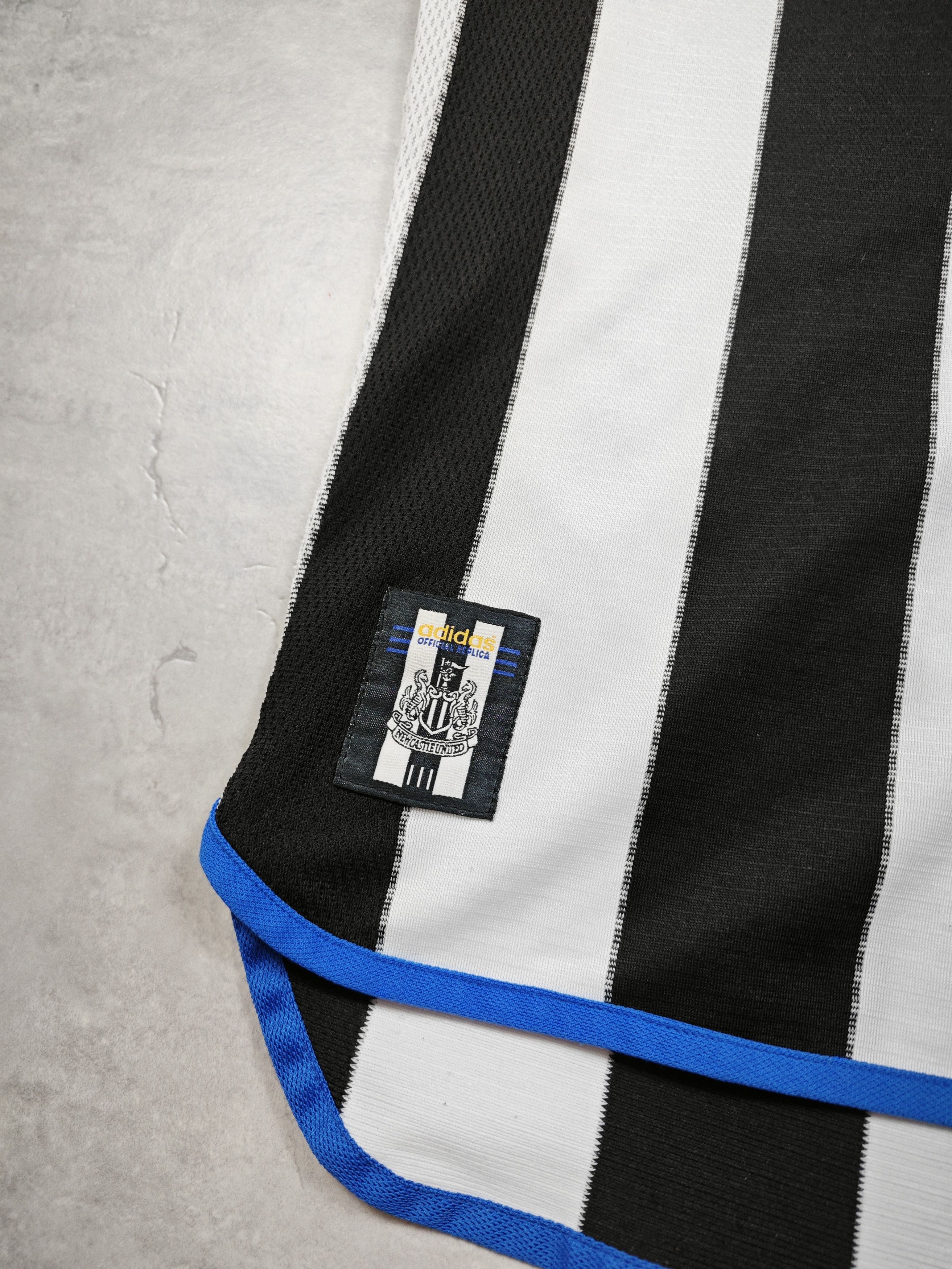 Adidas Adidas Newcastle 2000 Size US M / EU 48-50 / 2 - 3 Thumbnail