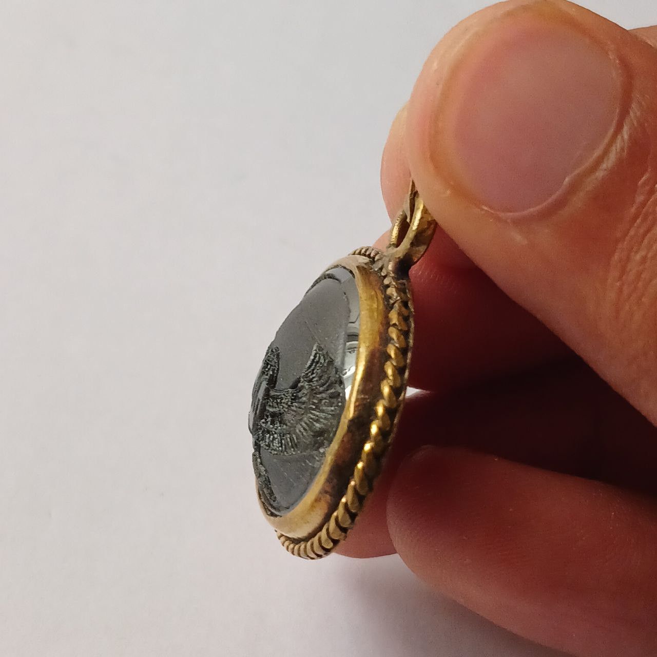 Vintage Vintage brass pendant with engraved eagle design Size ONE SIZE - 2 Thumbnail
