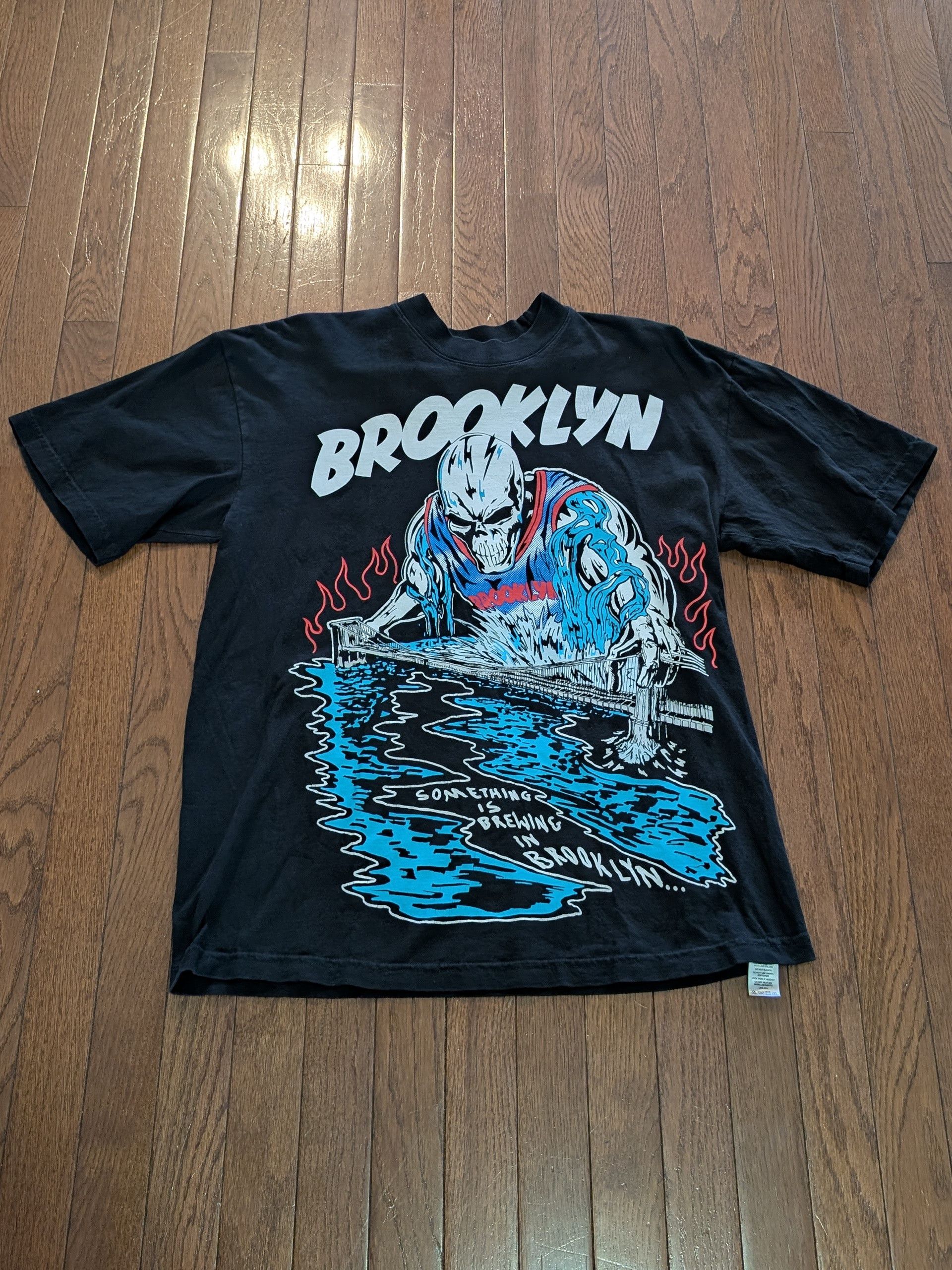 Warren Lotas Something's Brewing in Brooklyn T-Shirt Size M