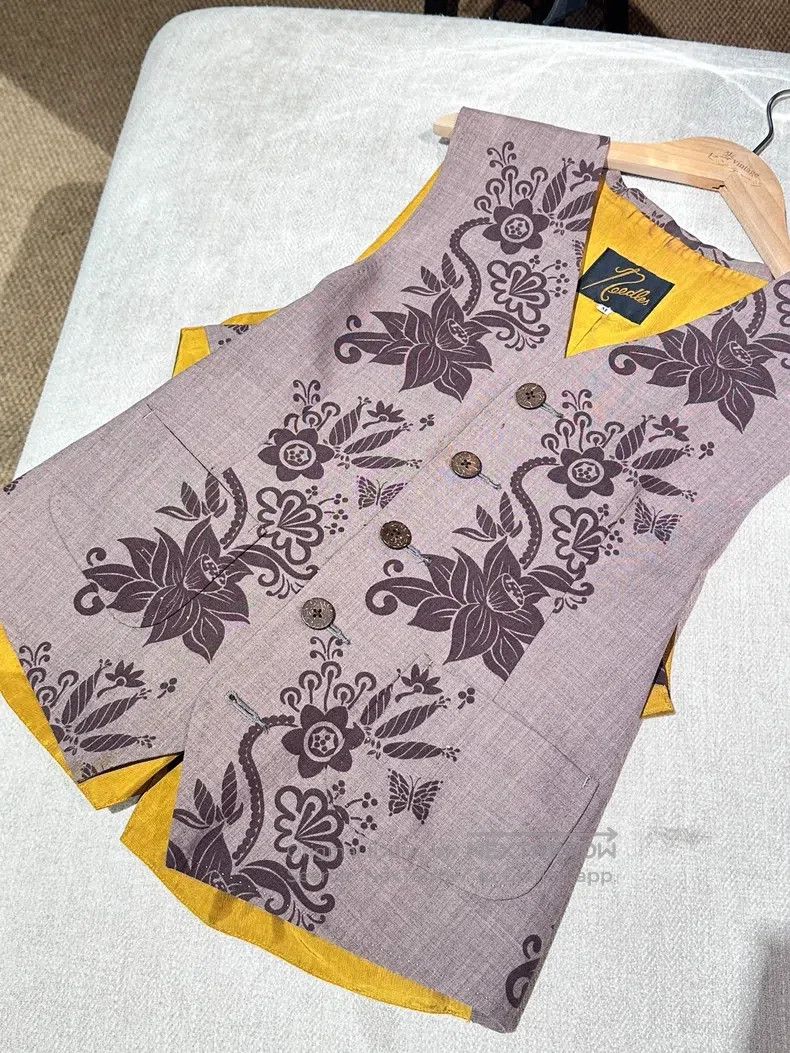 Needles Needles Floral butterfly vest Size US M / EU 48-50 / 2 - 5 Thumbnail