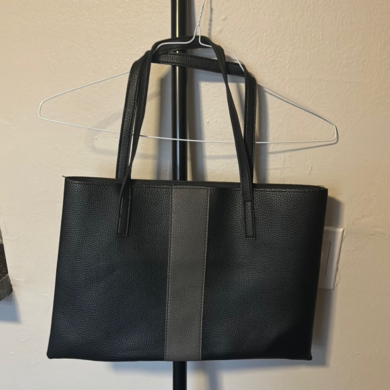 Vince Camuto Black and Gray Tote Bag Size ONE SIZE - 1 Preview