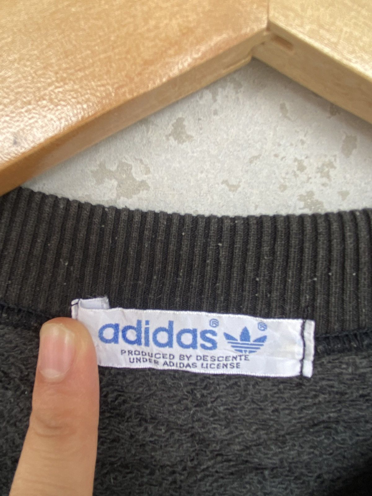 Other Vintage Adidas Small Embroidery Crewneck Sweatshirt Black Size US M / EU 48-50 / 2 - 5 Thumbnail