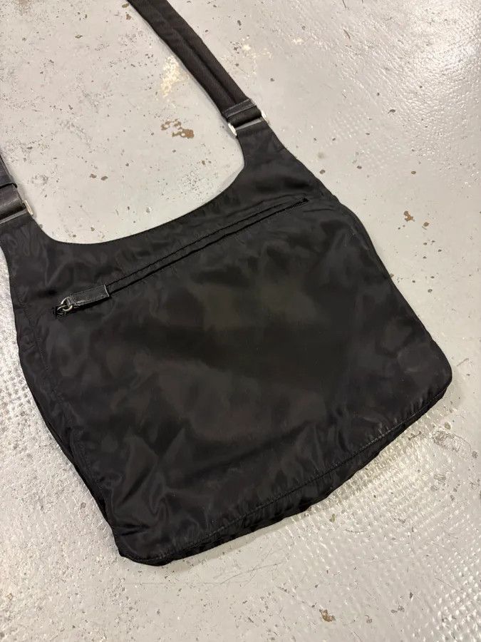 Prada 2000s Prada Black Nylon Crossbody Bag Size ONE SIZE - 6 Thumbnail