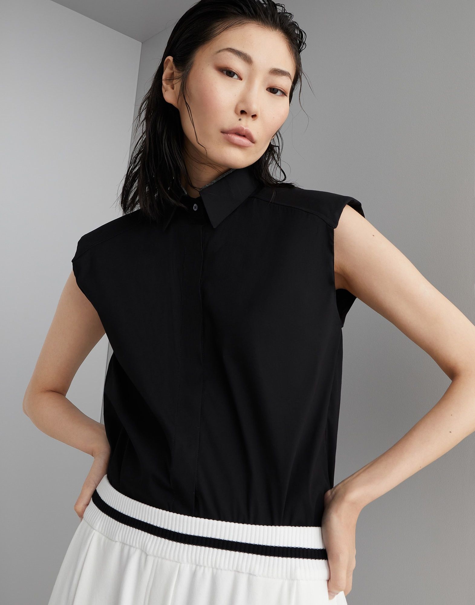 Brunello Cucinelli o1w1db10825 Blouse in Black Size L / US 10 / IT 46 - 3 Thumbnail