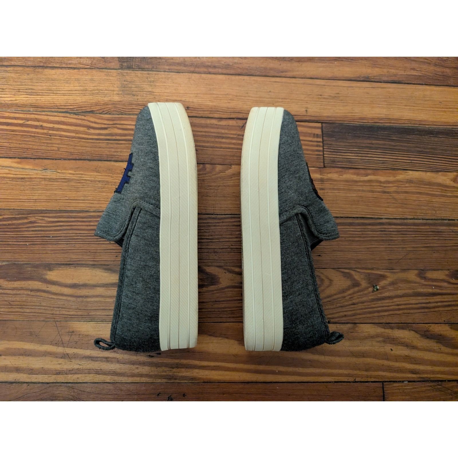 Juicy Couture Juicy Couture Y2K Slip On VTG Womens F. VNGLINE Gray Shoes 7 Size US 7 / IT 37 - 6 Thumbnail