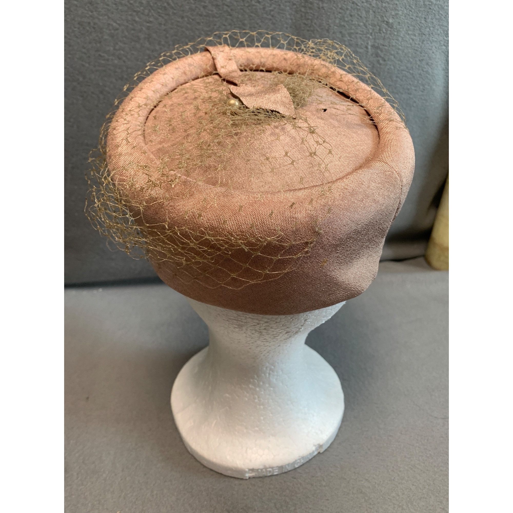 Vintage Vintage Pink Fascinator Hat with Veil & Bow Accent for Women Size ONE SIZE - 4 Thumbnail
