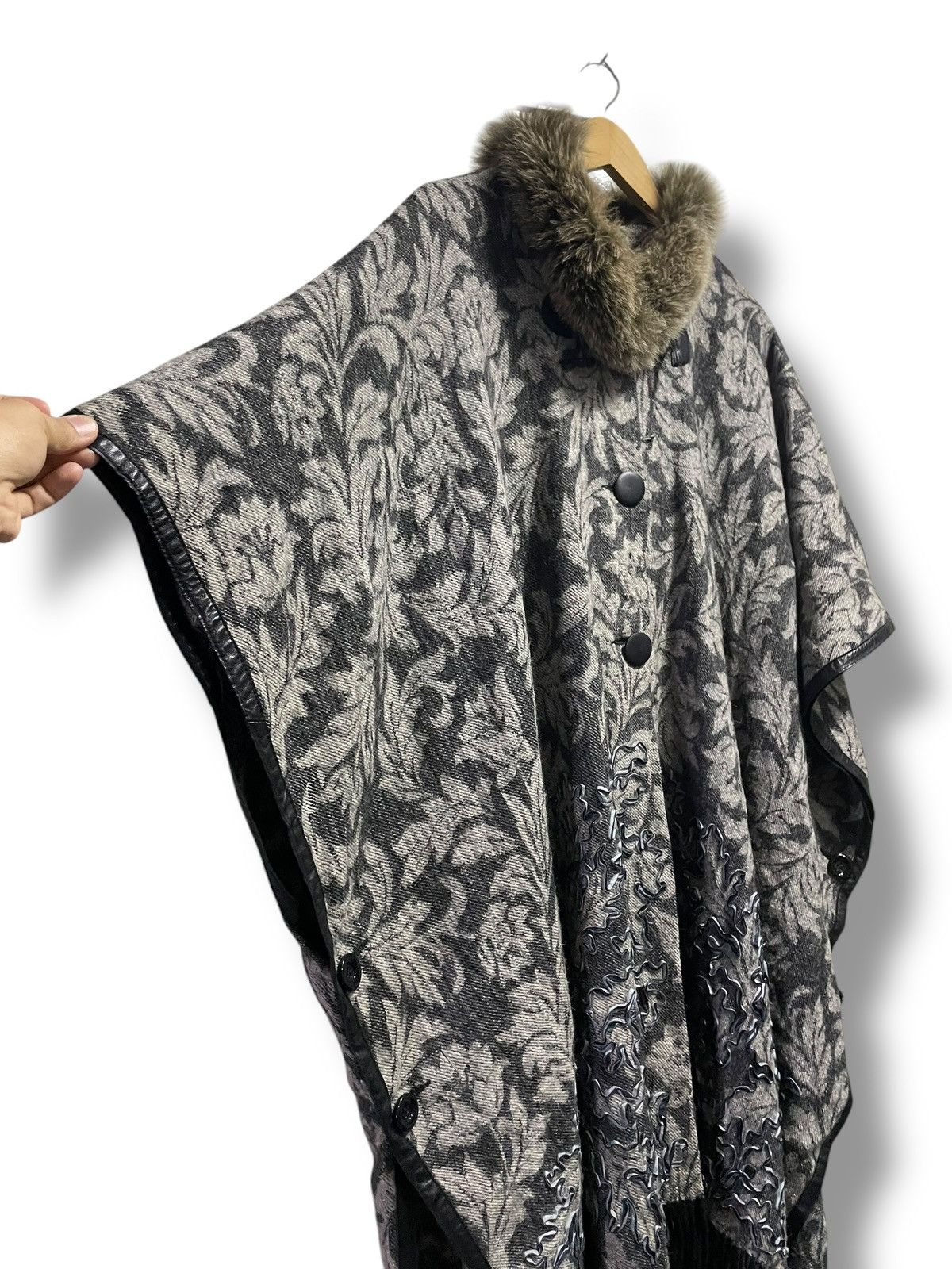 Japanese Brand × Vintage Japanese Brand Fur Shawl Printed Capes (105) Size US XXL / EU 58 / 5 - 5 Thumbnail