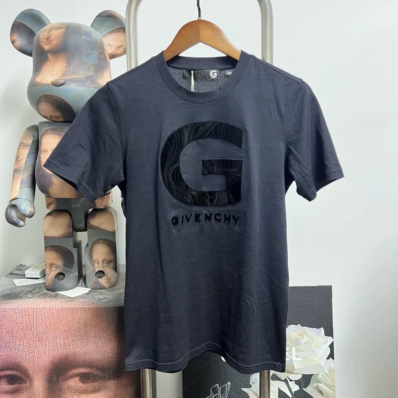 Givenchy Givenchy Embroidered Logo Short-sleeve O1413 2506-Nextarrow Size US XS / EU 42 / 0 - 1 Thumbnail