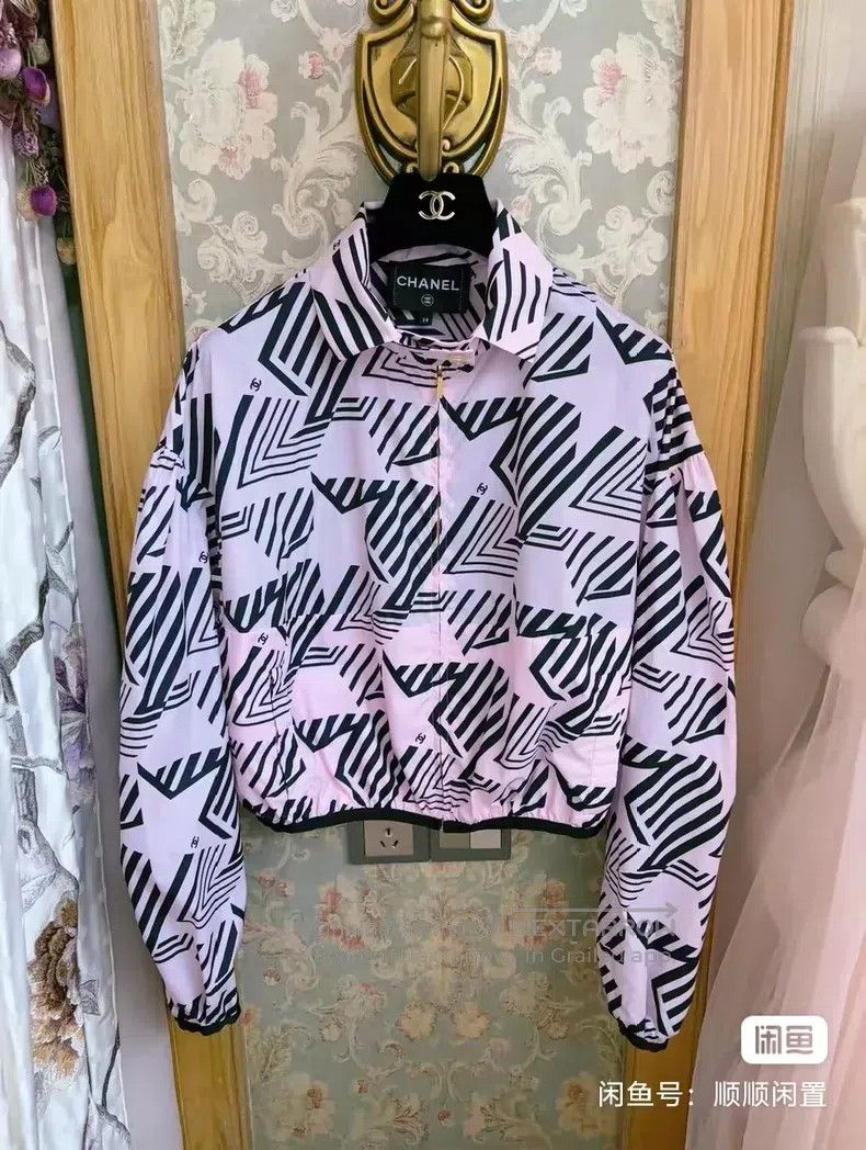 Chanel Chanel 23c Beach Series Windbreaker jacket Size XS / US 0-2 / IT 36-38 - 1 Thumbnail