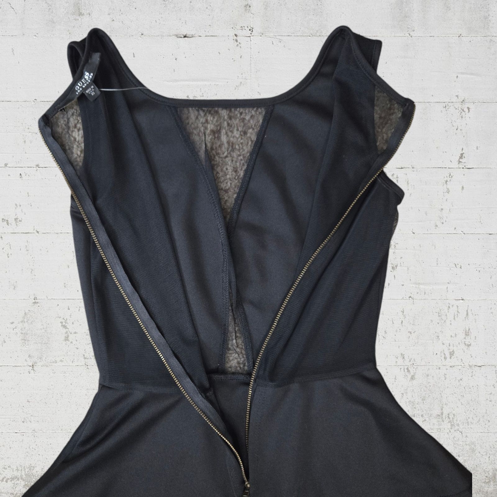 how to style a plain black bodycon dress Guess Bodycon Dress – WISI-Oi