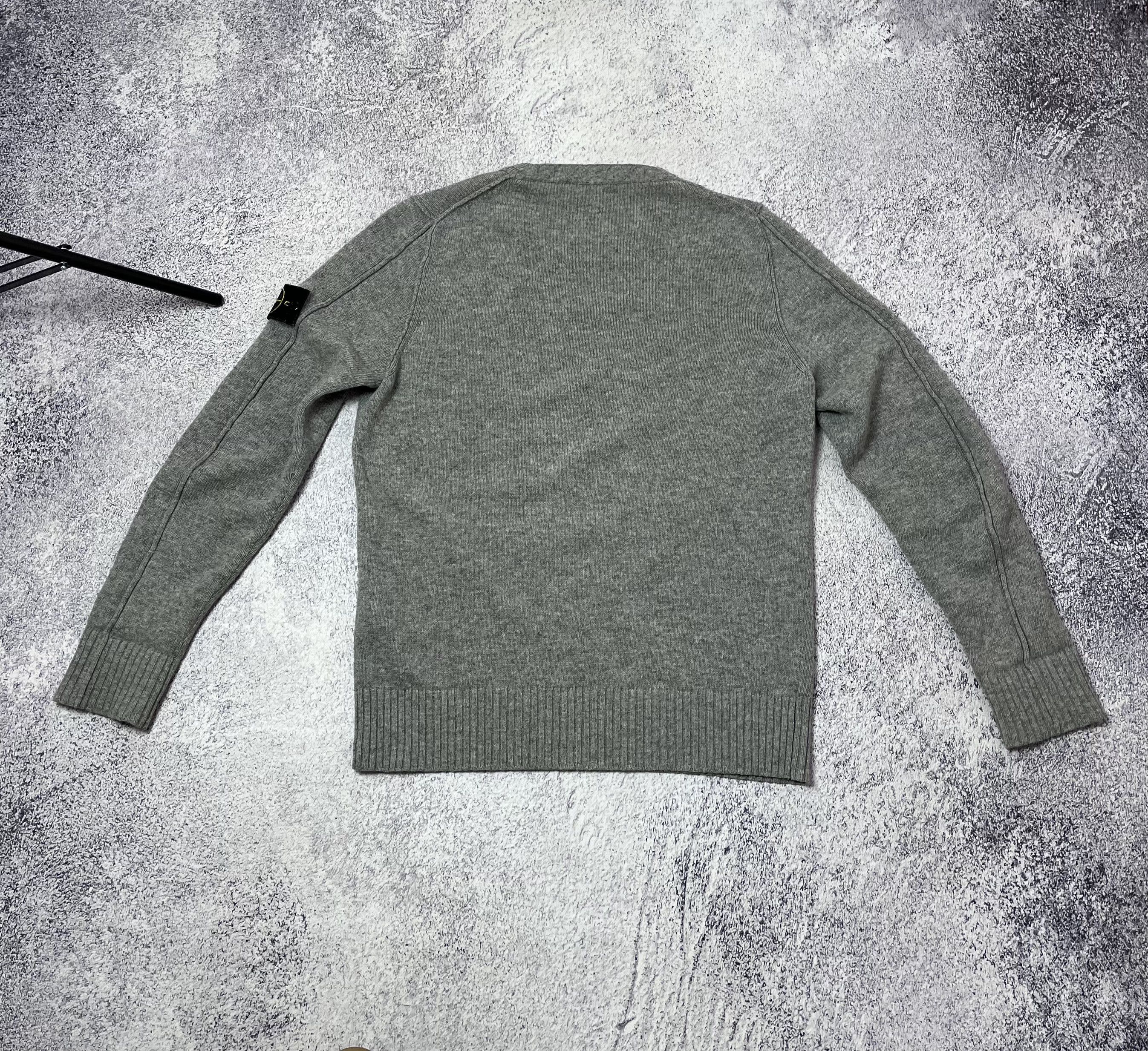 Stone Island × Vintage Vintage men’s sweater Stone Island size M Size US M / EU 48-50 / 2 - 17 Thumbnail