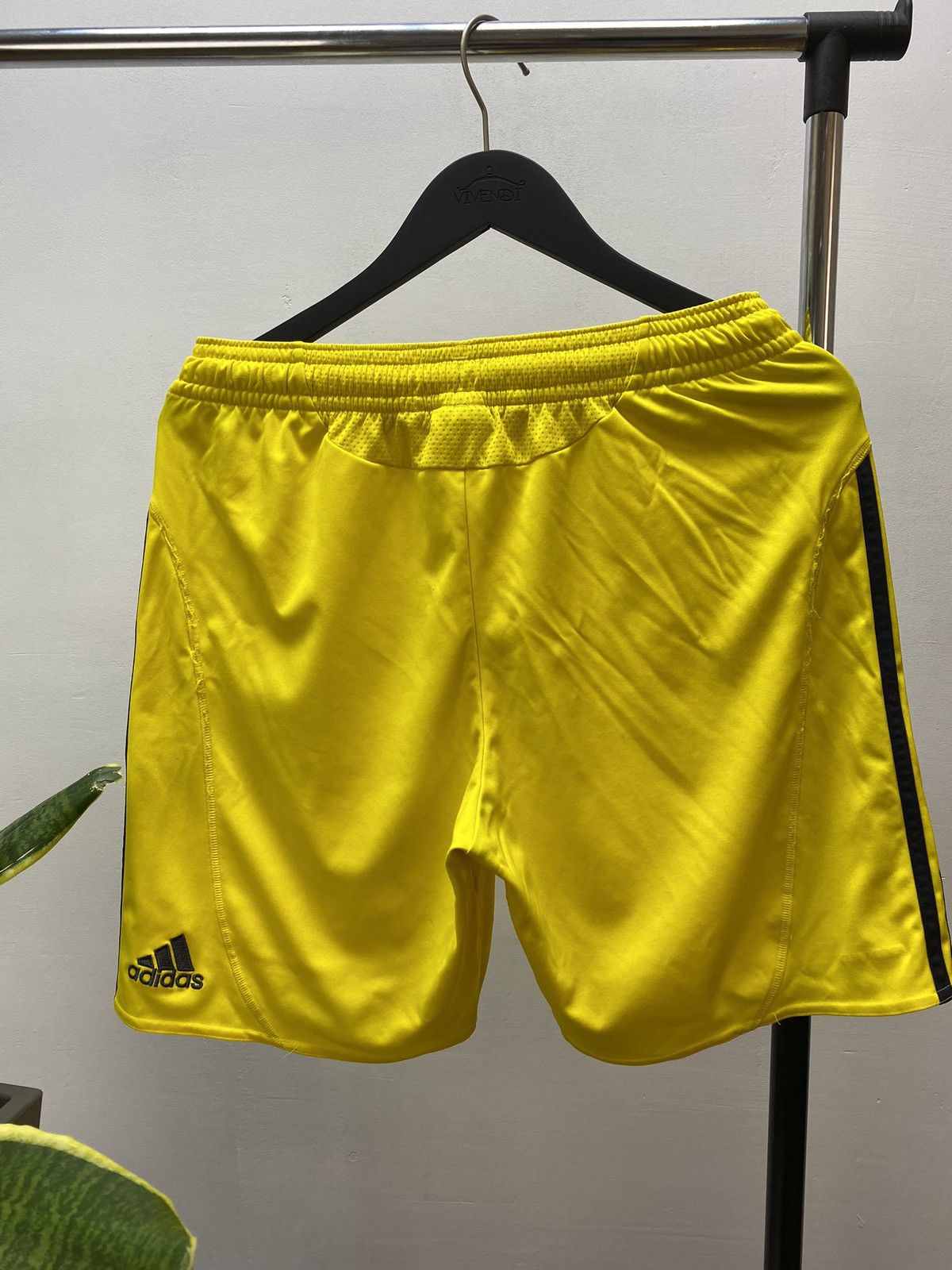 New Balance Adidas 2009 2010 Liverpool Goalkeeper Soccer Shorts Size US 32 / EU 48 - 12 Thumbnail