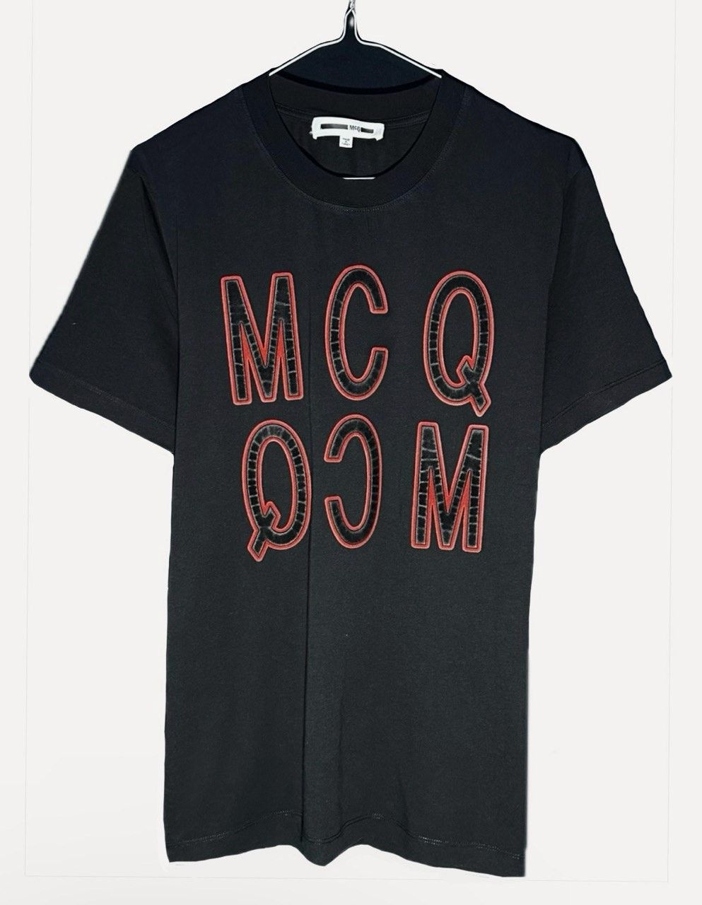 Alexander McQueen Alexander McQueen MCQ T-Shirt Big Logo Black Velvet red Size US M / EU 48-50 / 2 - 1 Thumbnail
