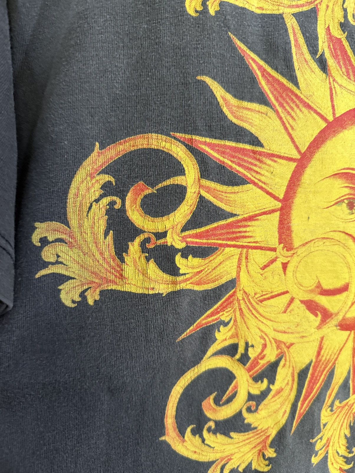 Vintage Thrashed Vintage 90s Gianni Versace Profume Sun Moon Faded T Size US L / EU 52-54 / 3 - 6 Thumbnail