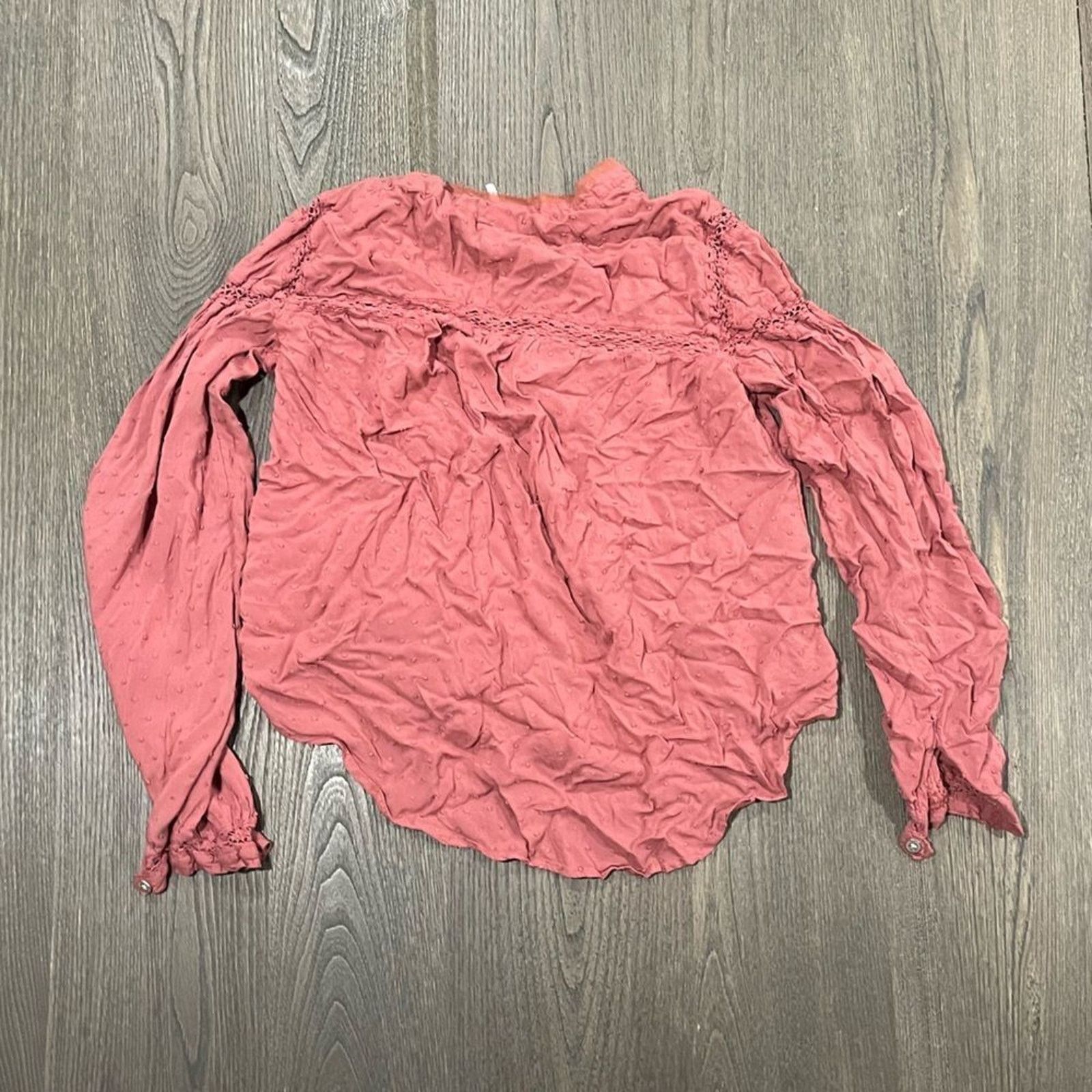 Free People Free People Rose Pink Rayon Button Front Blouse Swiss Dot S Size S / US 4 / IT 40 - 6 Thumbnail