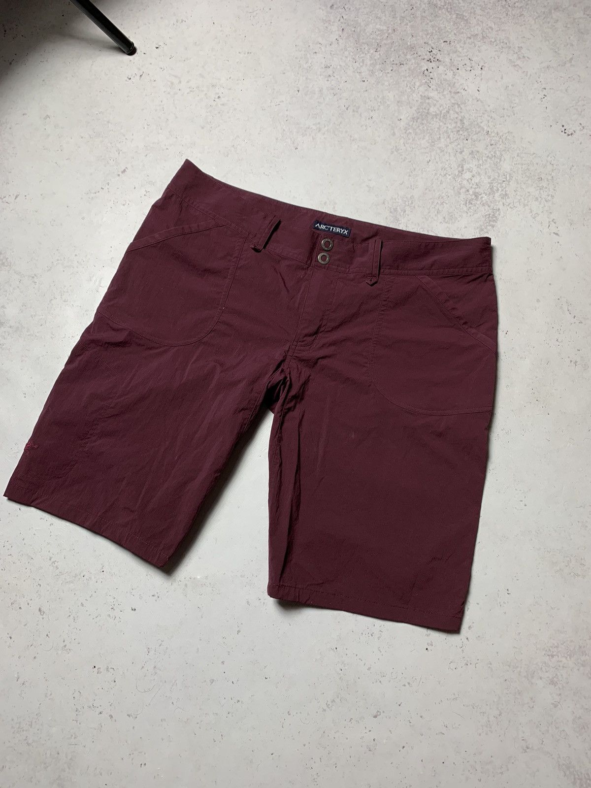 Arc'teryx × Vintage Vintage Arc'teryx Bordeaux Nylon Metal Cargo Shorts 34 Y2K Size 34" / US 12 / IT 48 - 3 Thumbnail