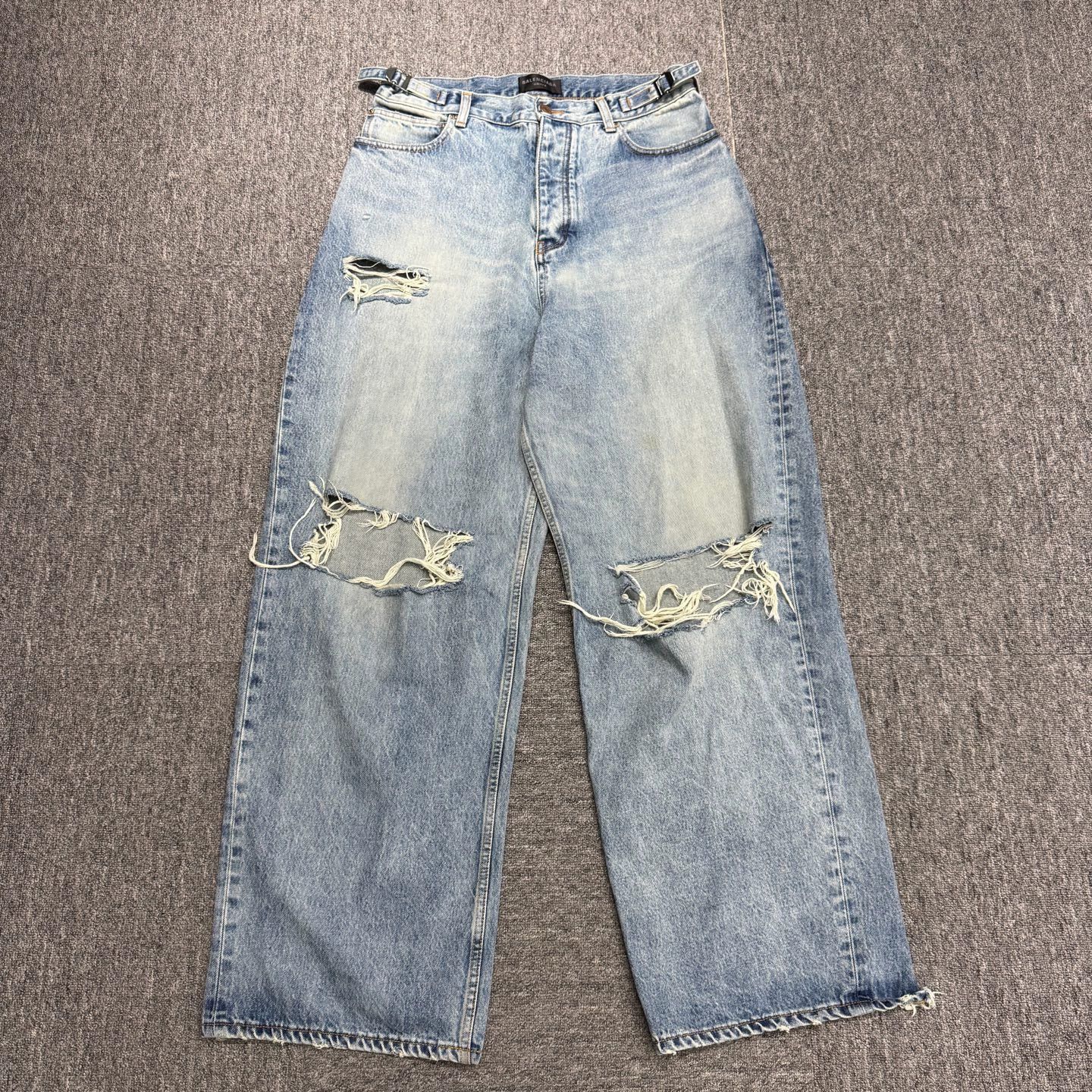 Balenciaga Balenciaga Knee Ripped Jeans XS 98 New Stain Size US 30 / EU 46 - 1 Thumbnail