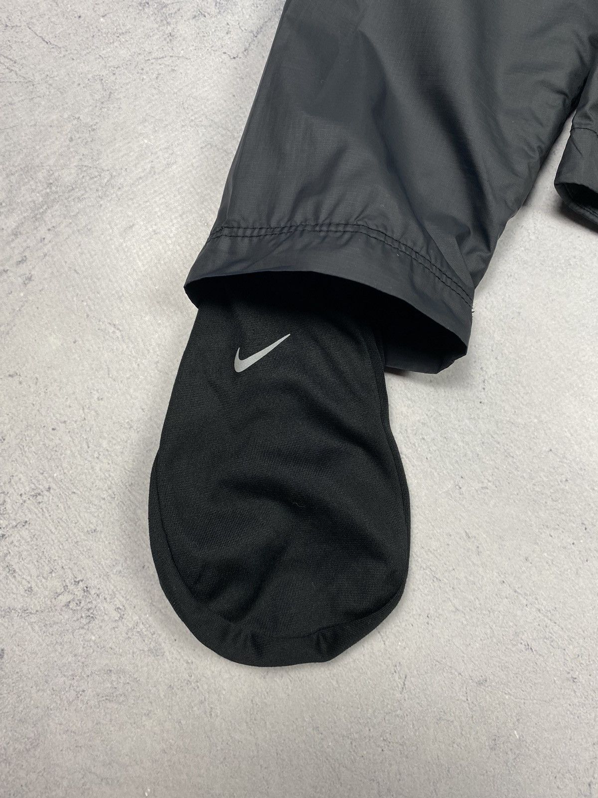 Nike Nike Running Shield Black Windbreaker Training Jacket Women Size S / US 4 / IT 40 - 7 Thumbnail