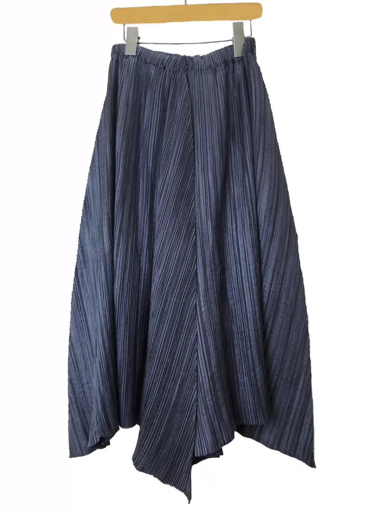 Issey Miyake Issey Miyake size:L Grey main line glossy fishfin skirt Size 22" - 1 Thumbnail
