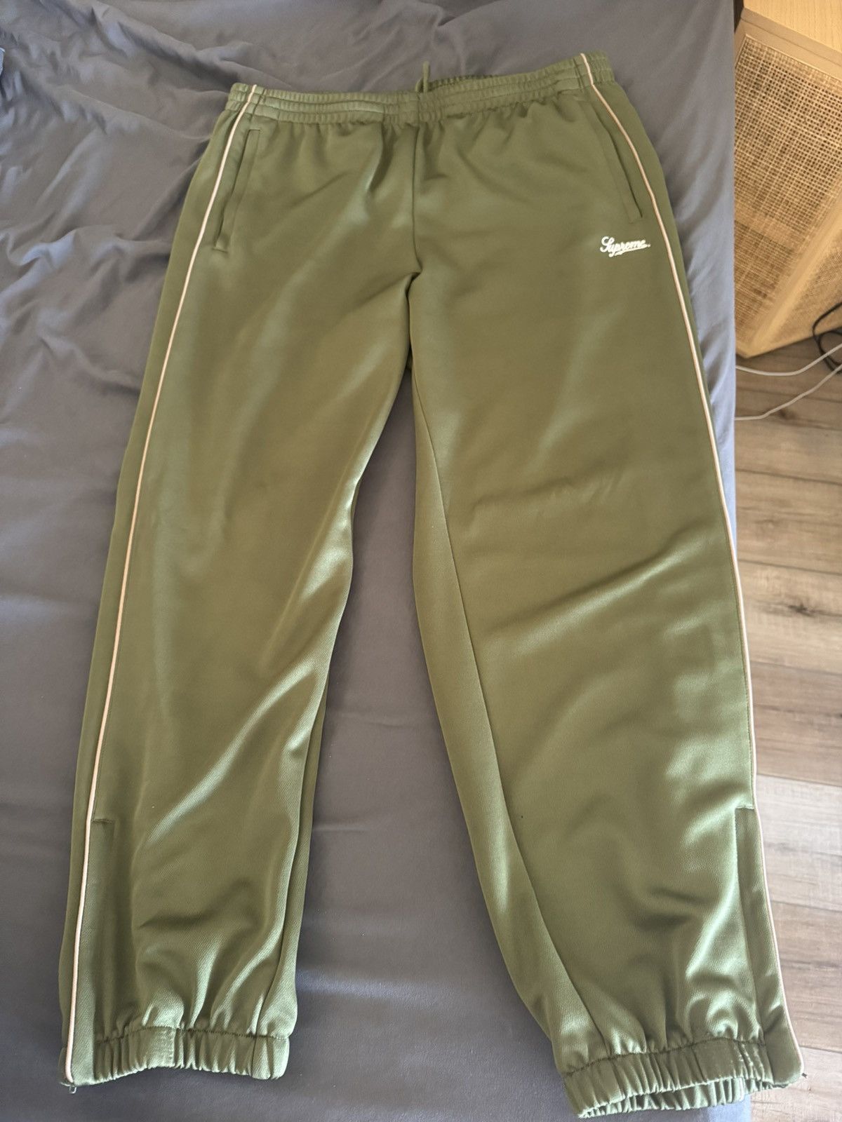 Supreme Supreme Olive sweatpants Size US 36 / EU 52 - 1 Thumbnail