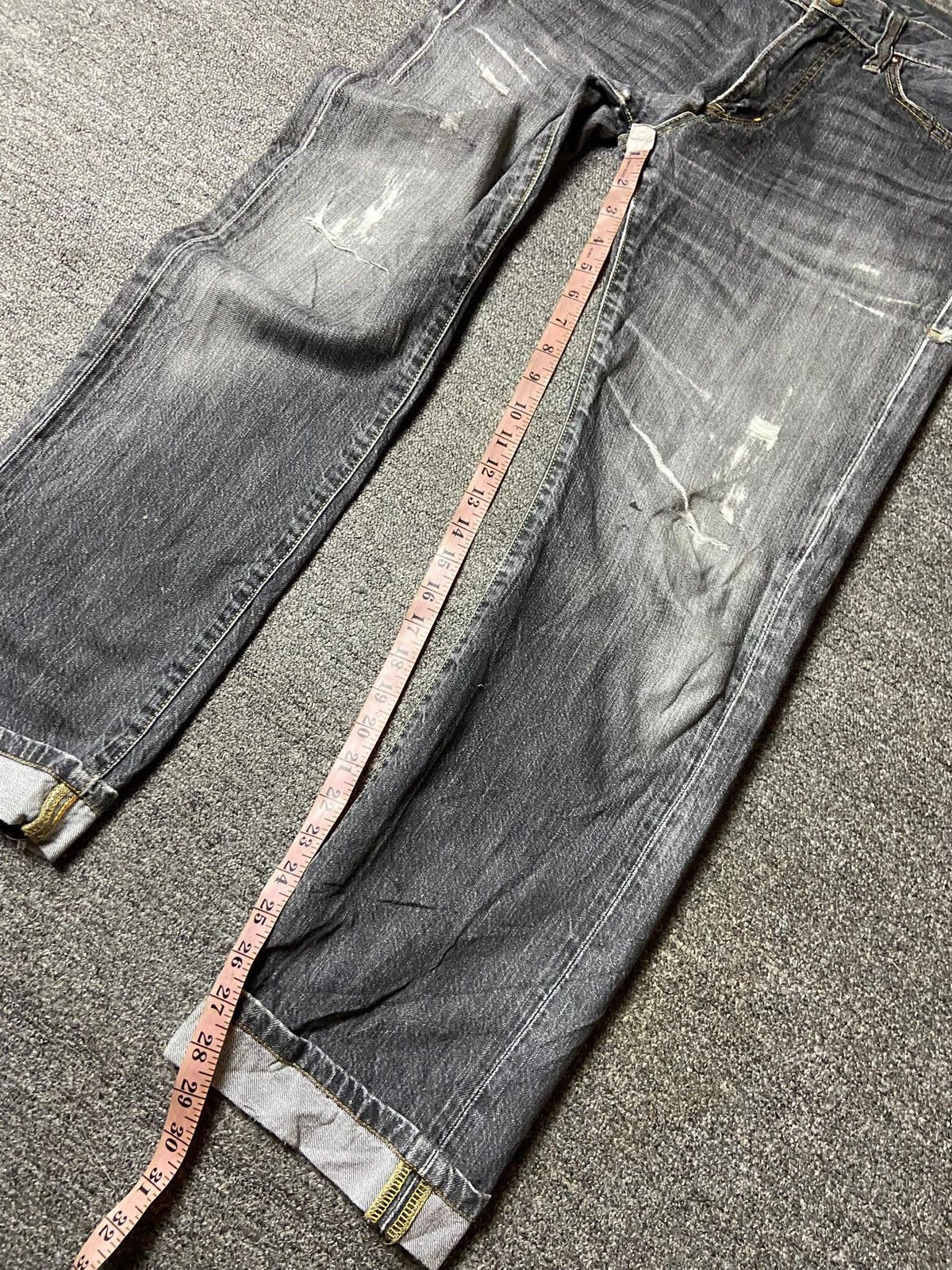 Uniqlo UNIQLO UJ Distressed Denim Jeans (142) Size US 32 / EU 48 - 8 Thumbnail