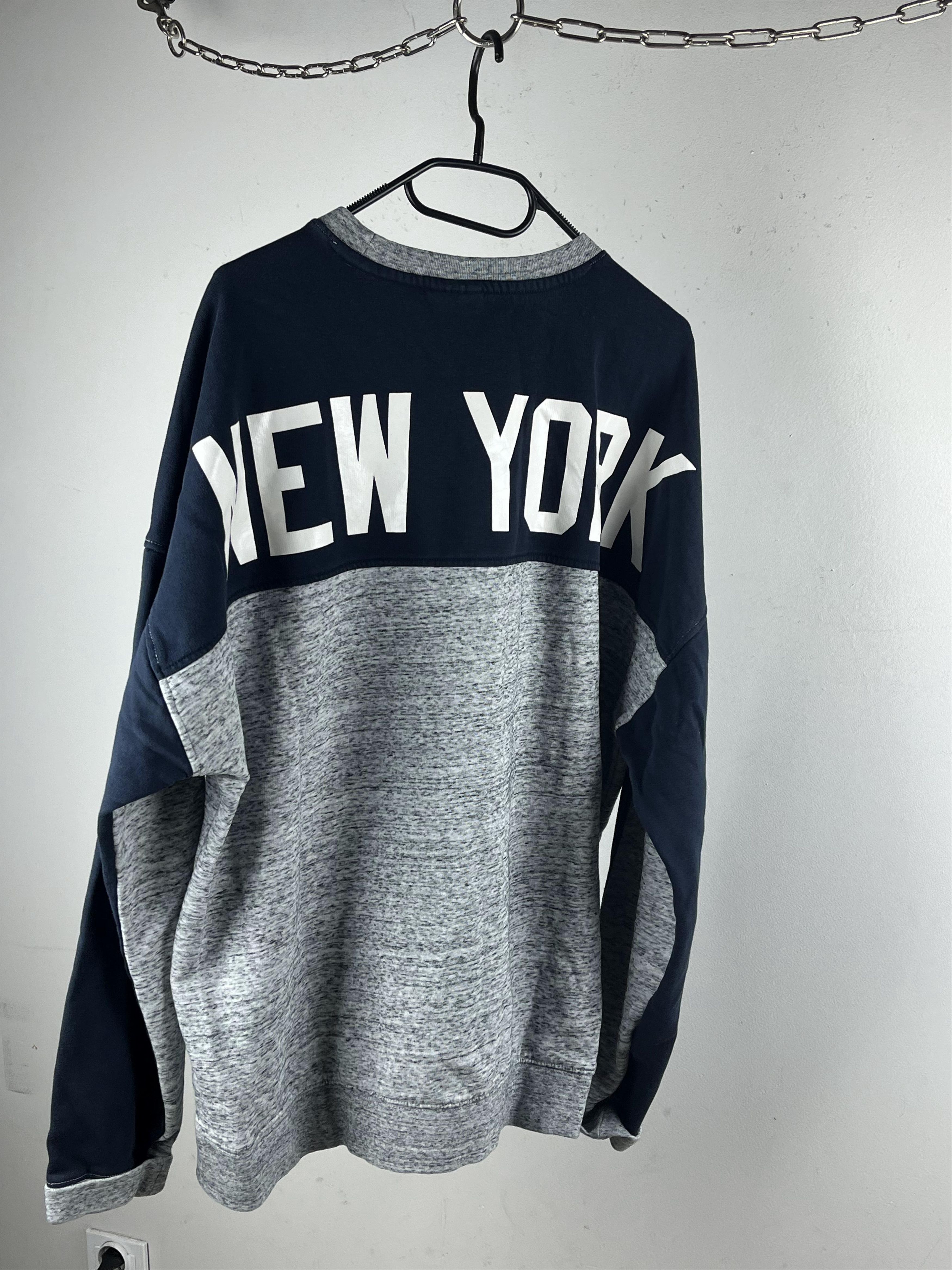 Champion × New York Yankees RARE! New York Yankees Champion Big Logo Sweatshirt Size US L / EU 52-54 / 3 - 7 Thumbnail