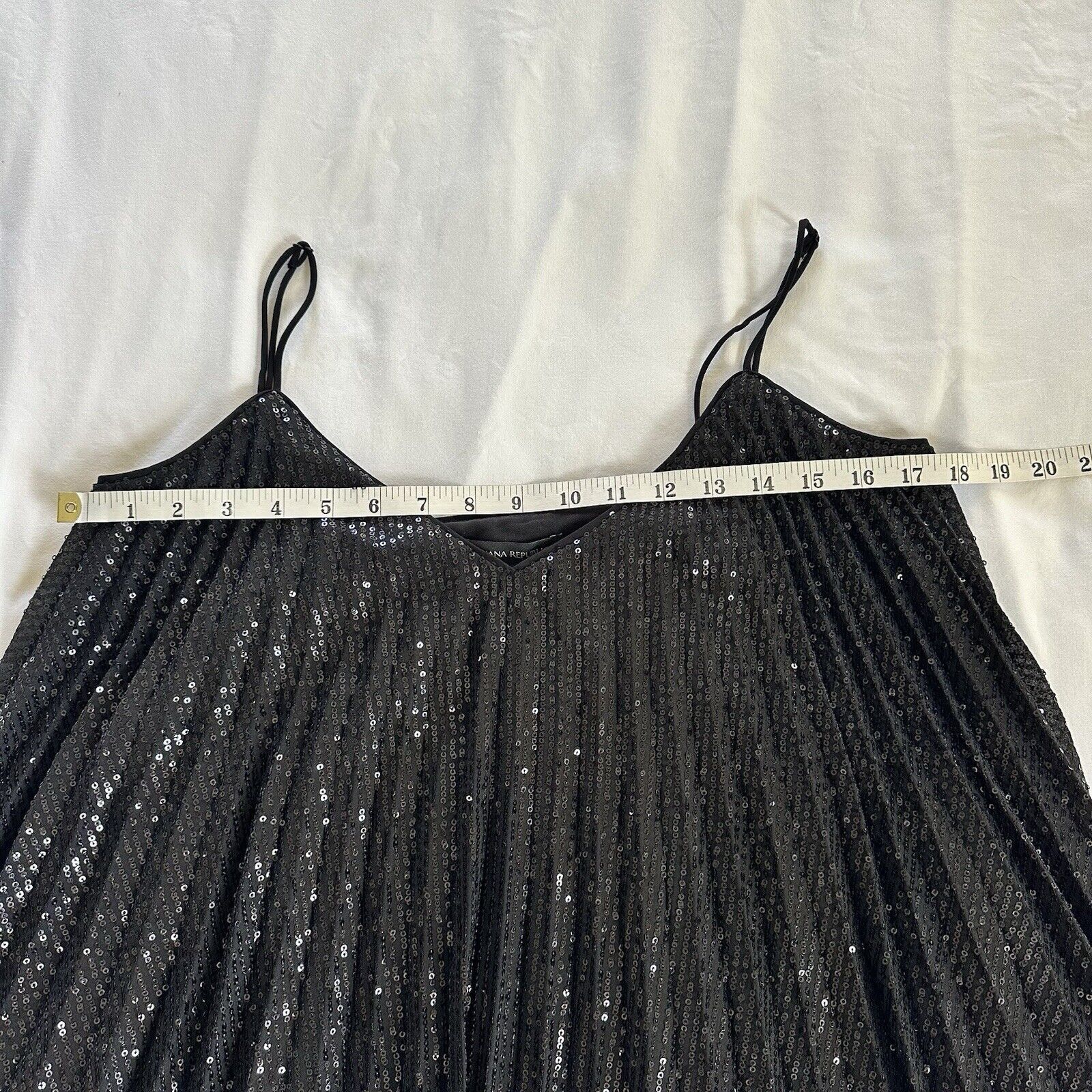 Banana Republic Banana Republic Black Pleated Sequin Trapeze Tank Small NWT Size S / US 4 / IT 40 - 7 Thumbnail