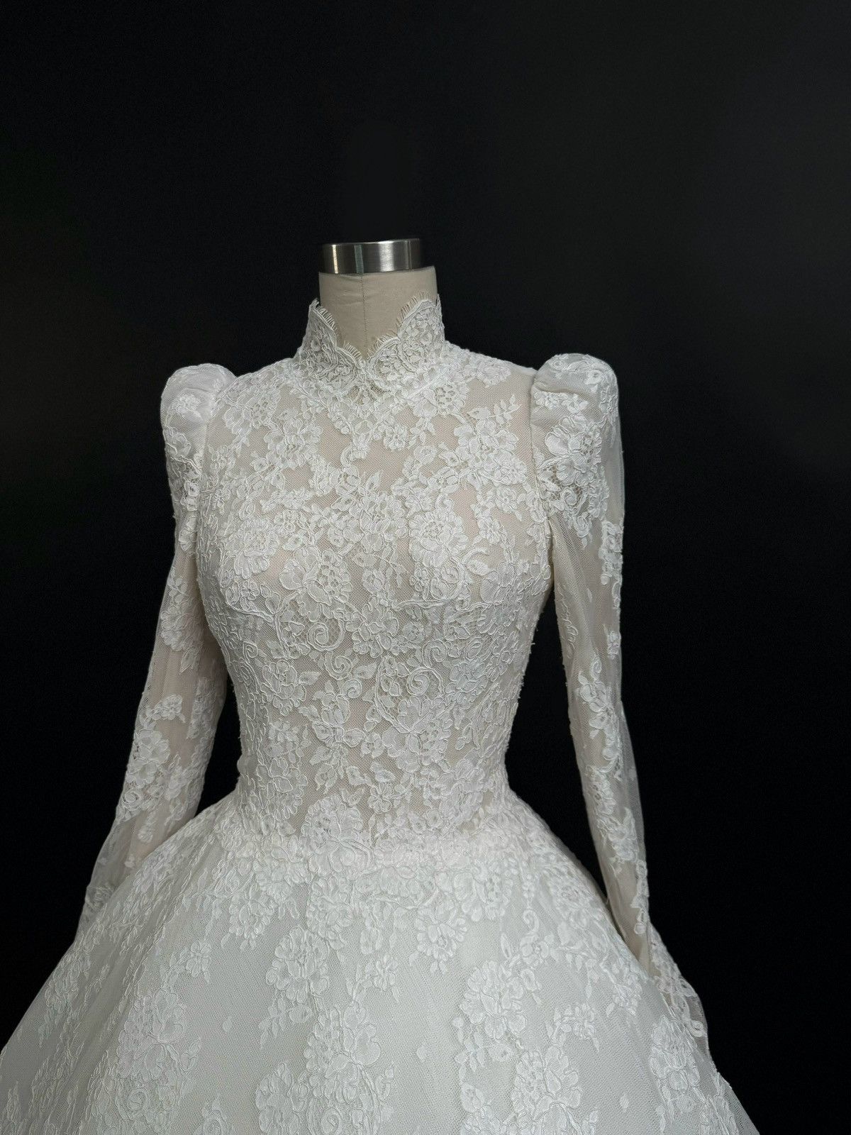 Other Preloved US 2 Anna Augusta French Corded Lace Bridal Gown Size XS / US 0-2 / IT 36-38 - 4 Thumbnail