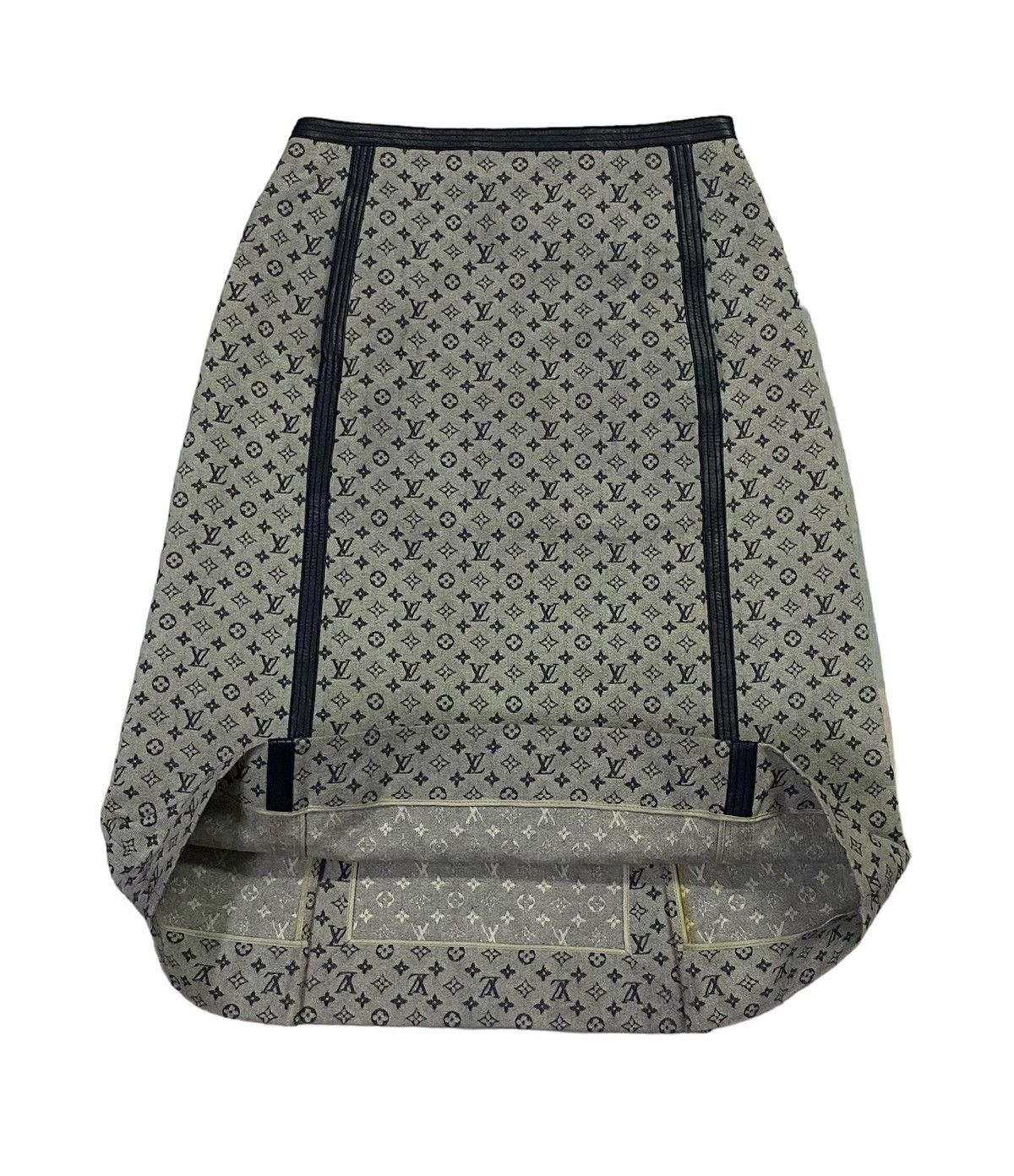 Louis Vuitton Vintage Louis Vuitton 2000 Runway Monogram Canvas Skirt Size 24" / US 00 / IT 34 - 24 Thumbnail