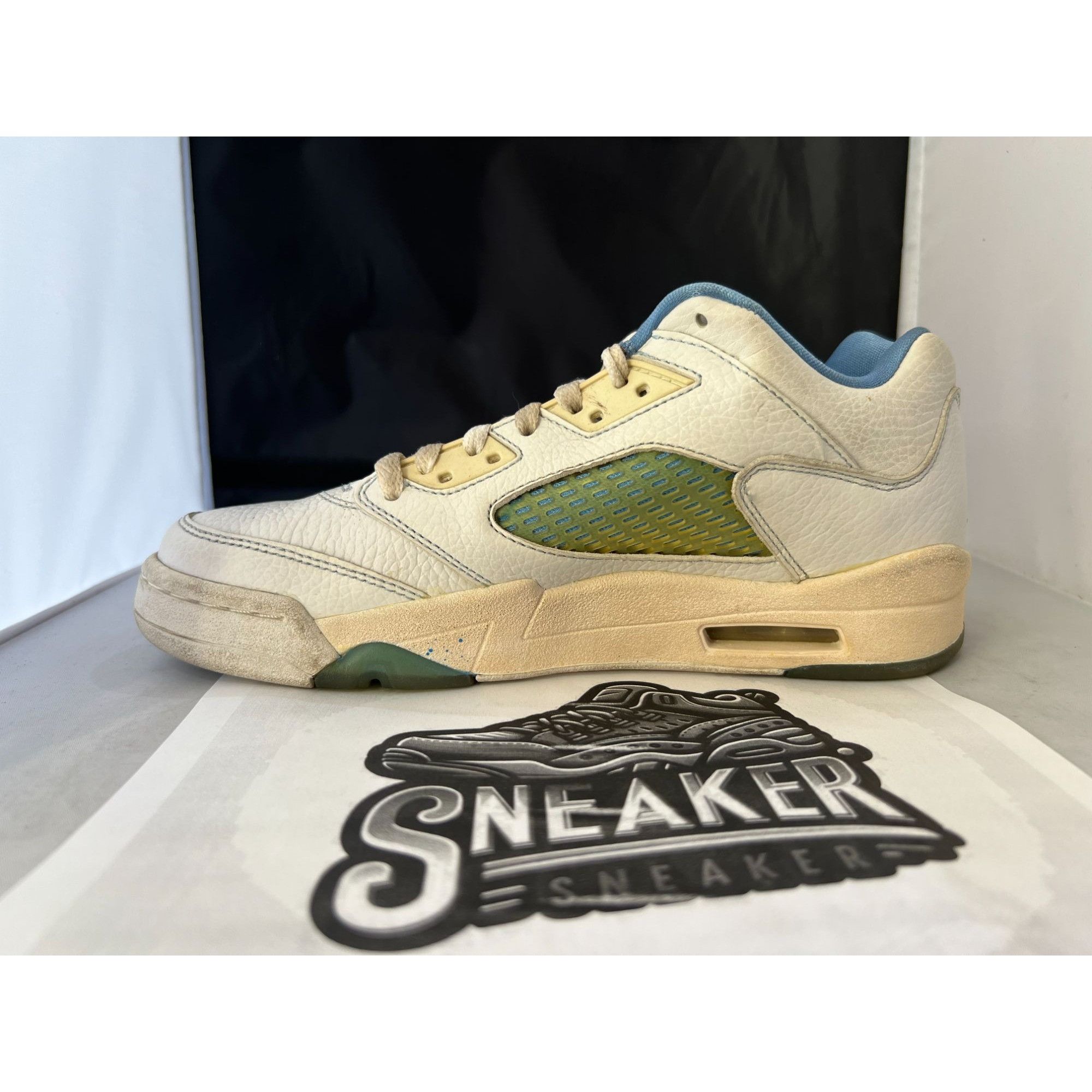 image of Wmns Air Jordan 5 Retro Low - 314337 141 Women's Size 8 Li Shoes in White/University Blue/Team Red