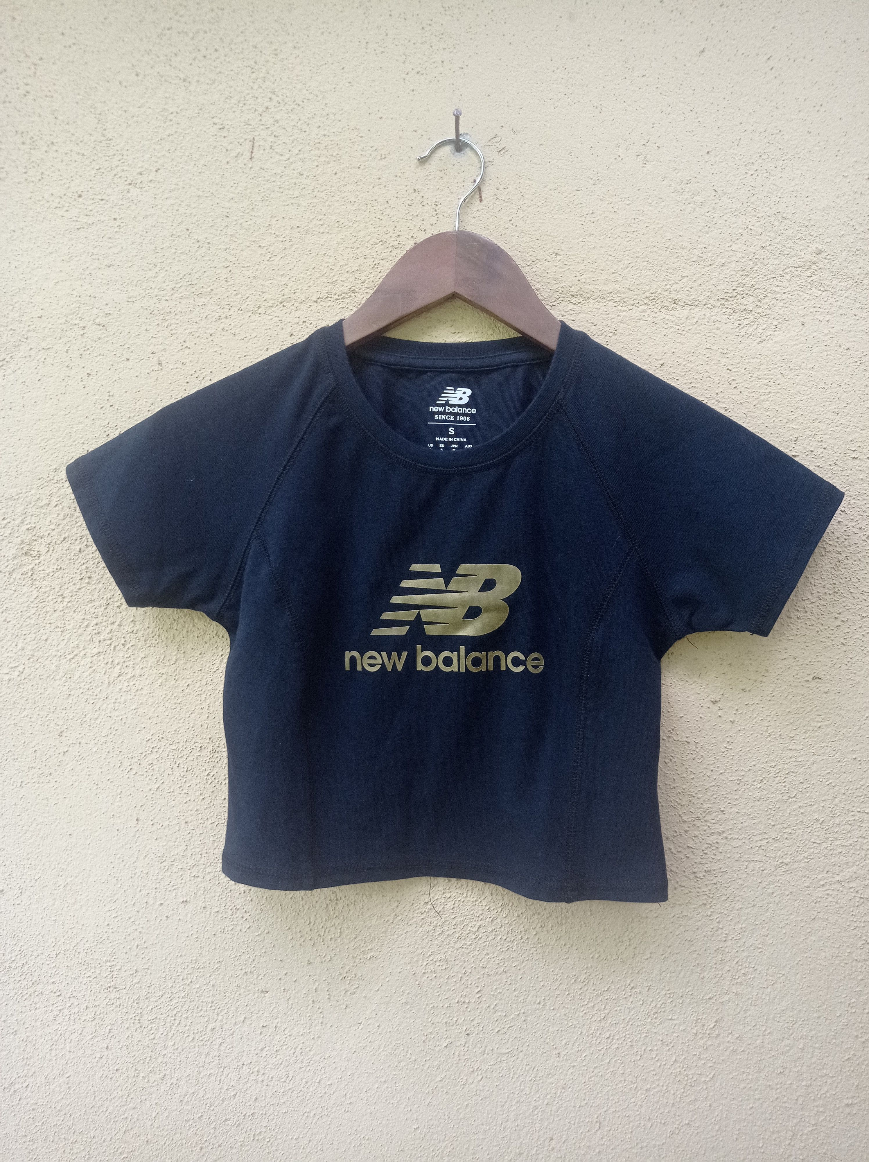 New Balance New balance crop top black #BA39 Size S / US 4 / IT 40 - 1 Thumbnail