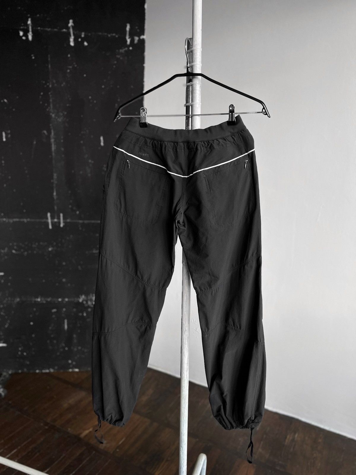 Nike × Vintage Nike Womens Black Vintage 00s Nylon Track Pants Y2K Swoosh Size 28" / US 6 / IT 42 - 3 Thumbnail