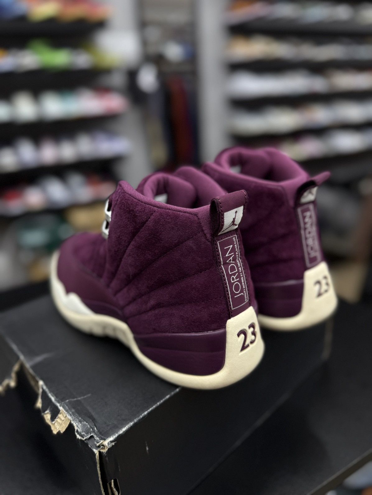 Jordan Brand Jordan 12 Bordeaux 2017 (130690-617) Size 10.5 🧼 Size US 10.5 / EU 43-44 - 7 Thumbnail