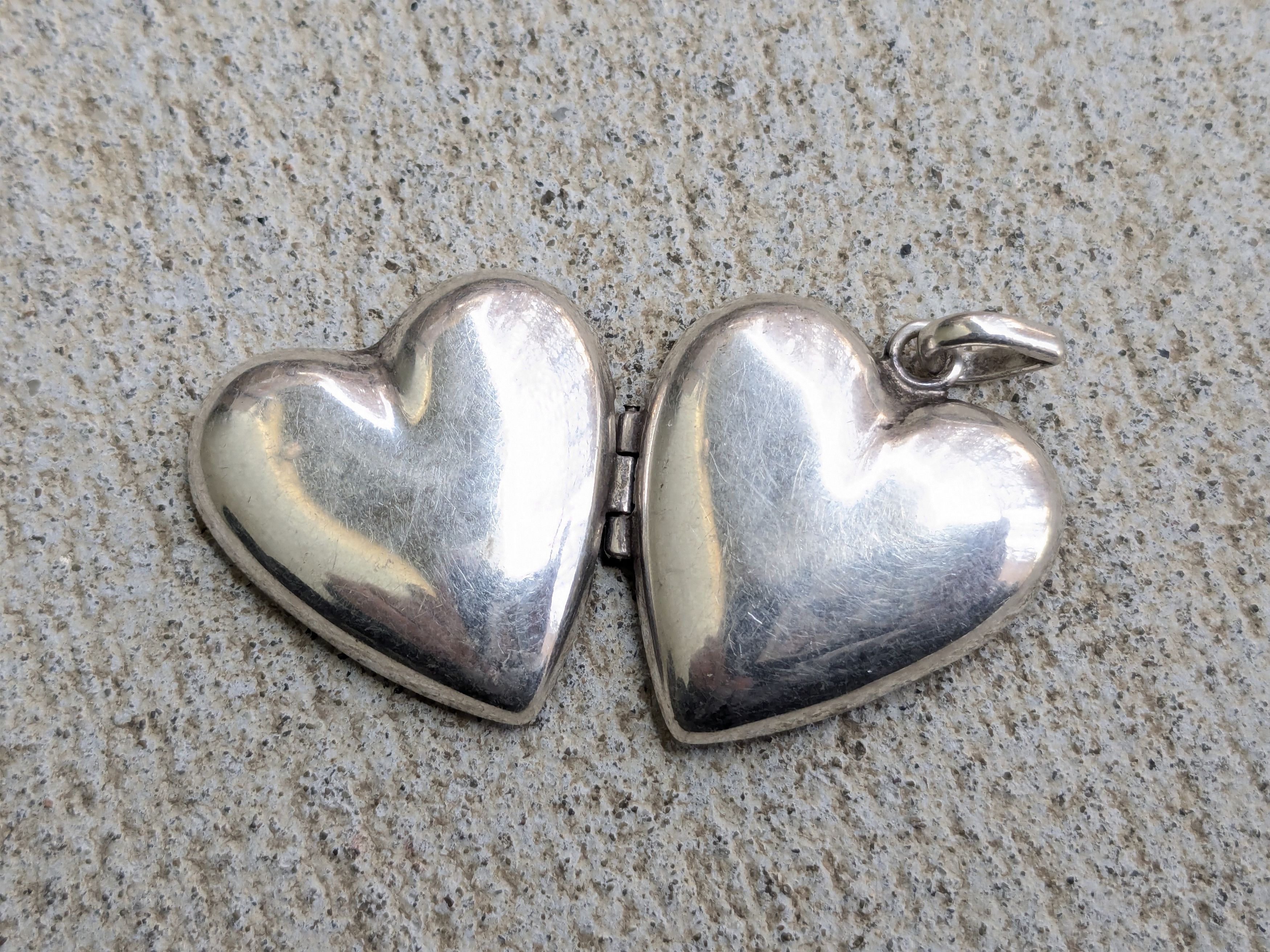 Jewelry Vintage Sterling Silver Heart Pendant Locket Picture Size ONE SIZE - 8 Thumbnail