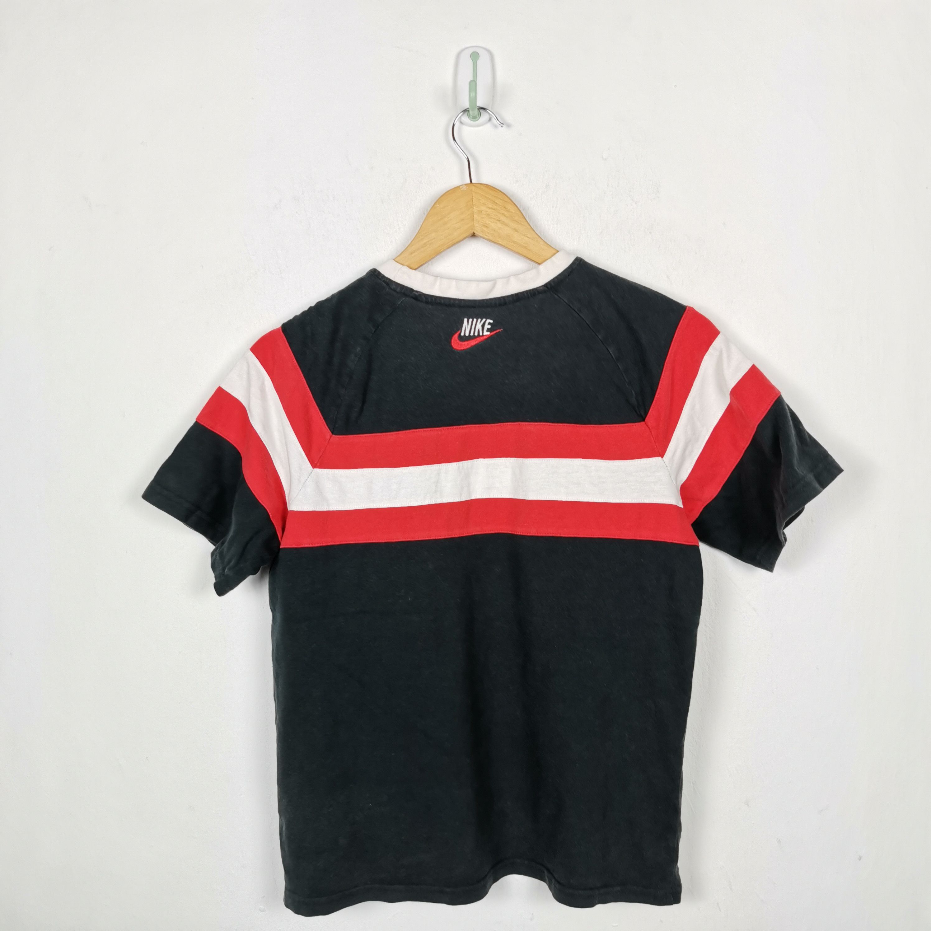 Vintage Vintage Y2K Nike T-Shirt Nike Swoosh Tees Stripe Tees Size US S / EU 44-46 / 1 - 3 Thumbnail