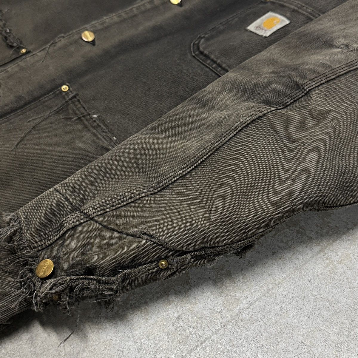 Carhartt Vintage Carhartt Jacket Thrashed Sun Faded Size US L / EU 52-54 / 3 - 11 Thumbnail