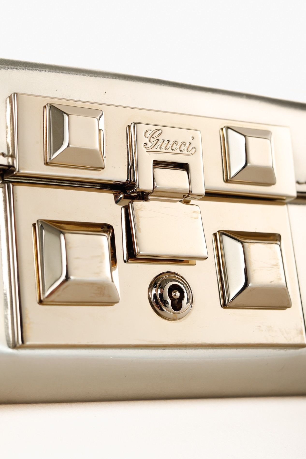 Gucci Gucci Vintage Silver Mirror Metallic Padlock Clutch Size ONE SIZE - 6 Thumbnail