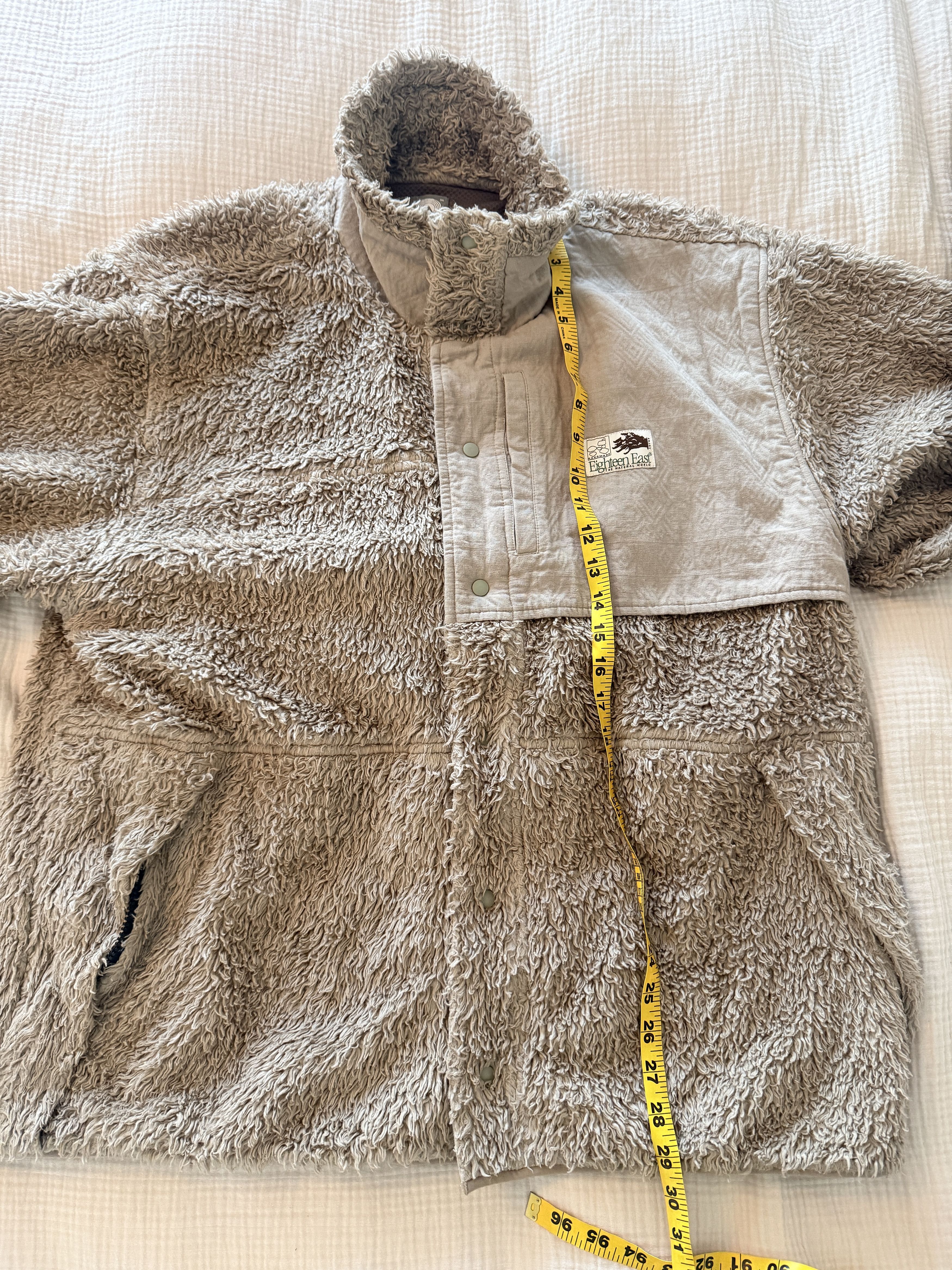 18 East LOOP RD SNAP FRONT JACKET - FADED ALMOND DEEP PILE FLEECE Size US XL / EU 56 / 4 - 9 Thumbnail