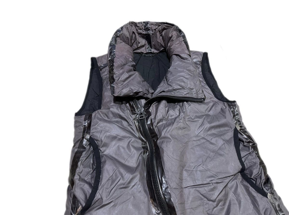 The Viridi-anne 🔥Sample Aw10 The Viridi-Anne Asymmetric Down Vest Tape Seam Size US M / EU 48-50 / 2 - 6 Thumbnail