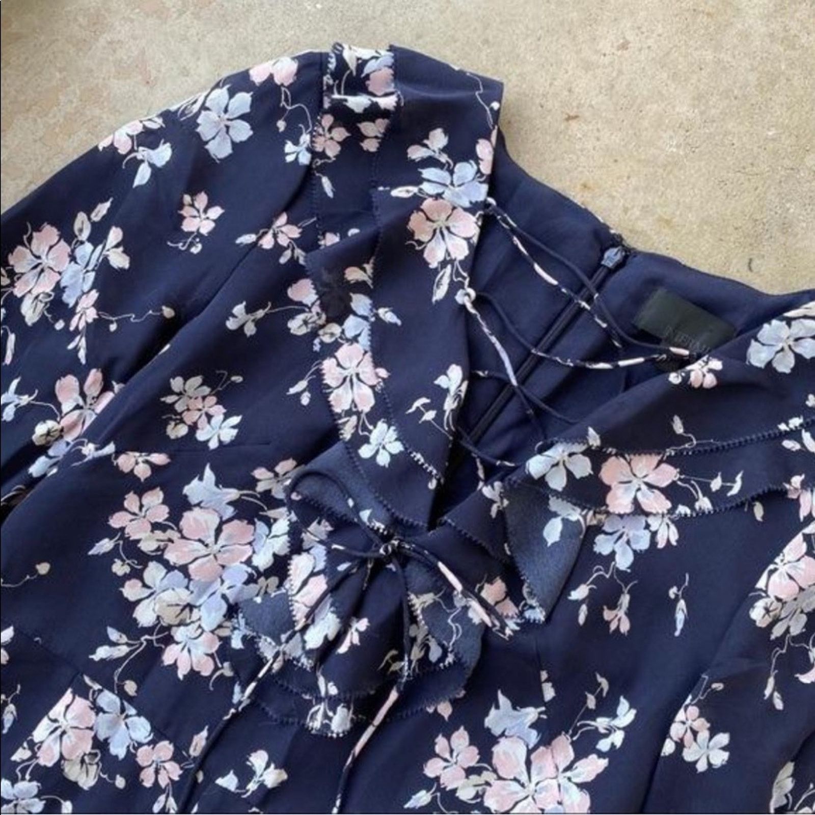 Nordstrom NEW INTERMIX Revolve Navy White Ruffle Shorts Floral Romper Size 27" / US 4 / IT 40 - 7 Thumbnail