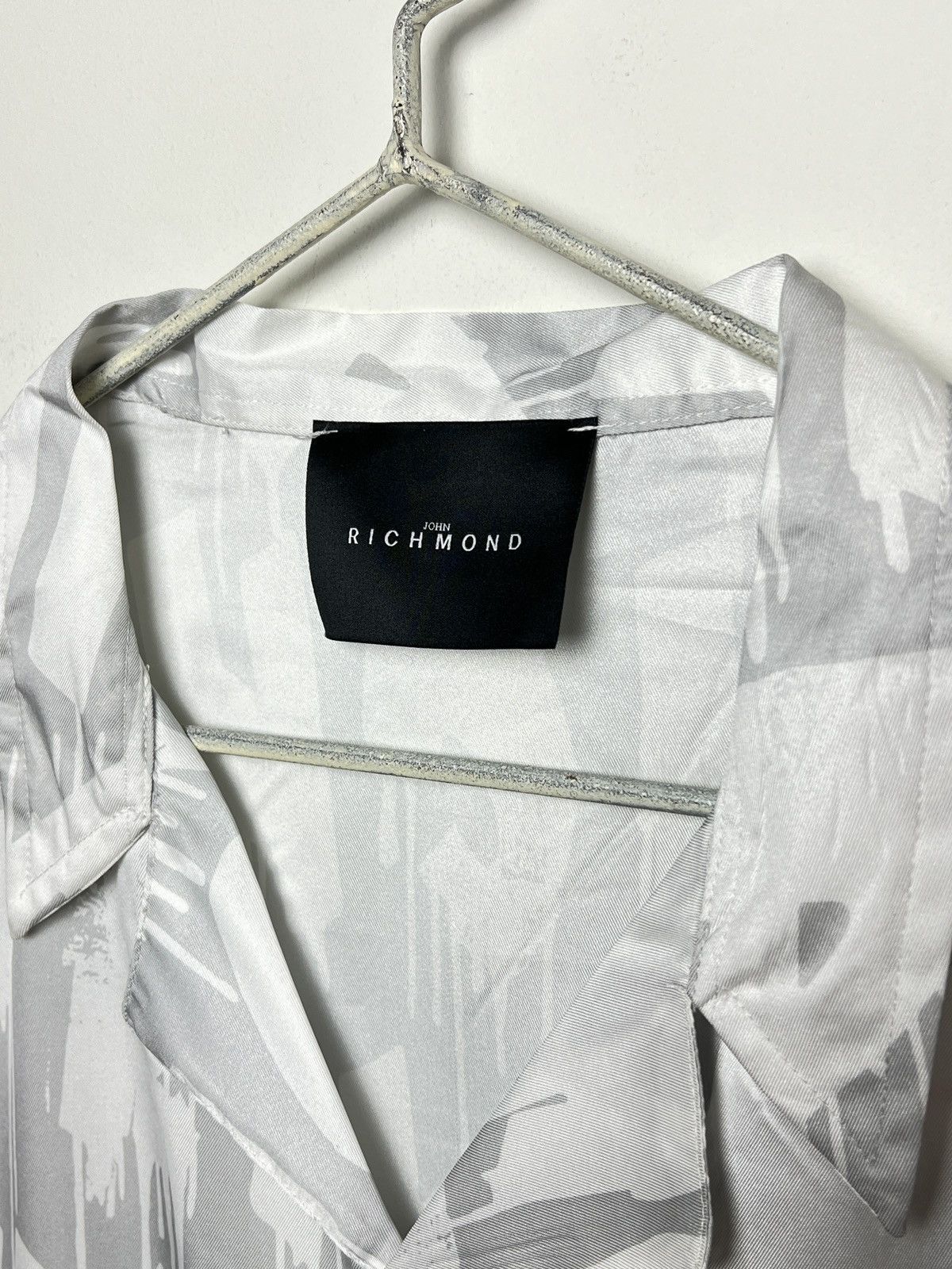John Richmond richmond graffiti satin camp collar shirt Size US L / EU 52-54 / 3 - 4 Thumbnail