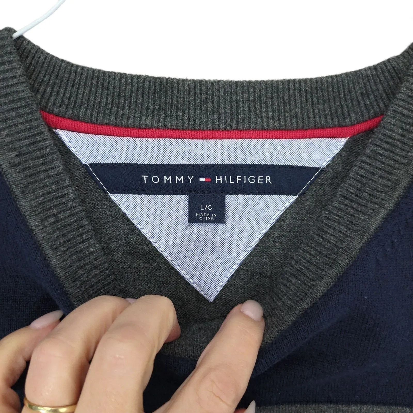 Tommy Hilfiger Tommy Hilfiger Men's L TH Crest Knit Crew Sweater Size US L / EU 52-54 / 3 - 5 Thumbnail