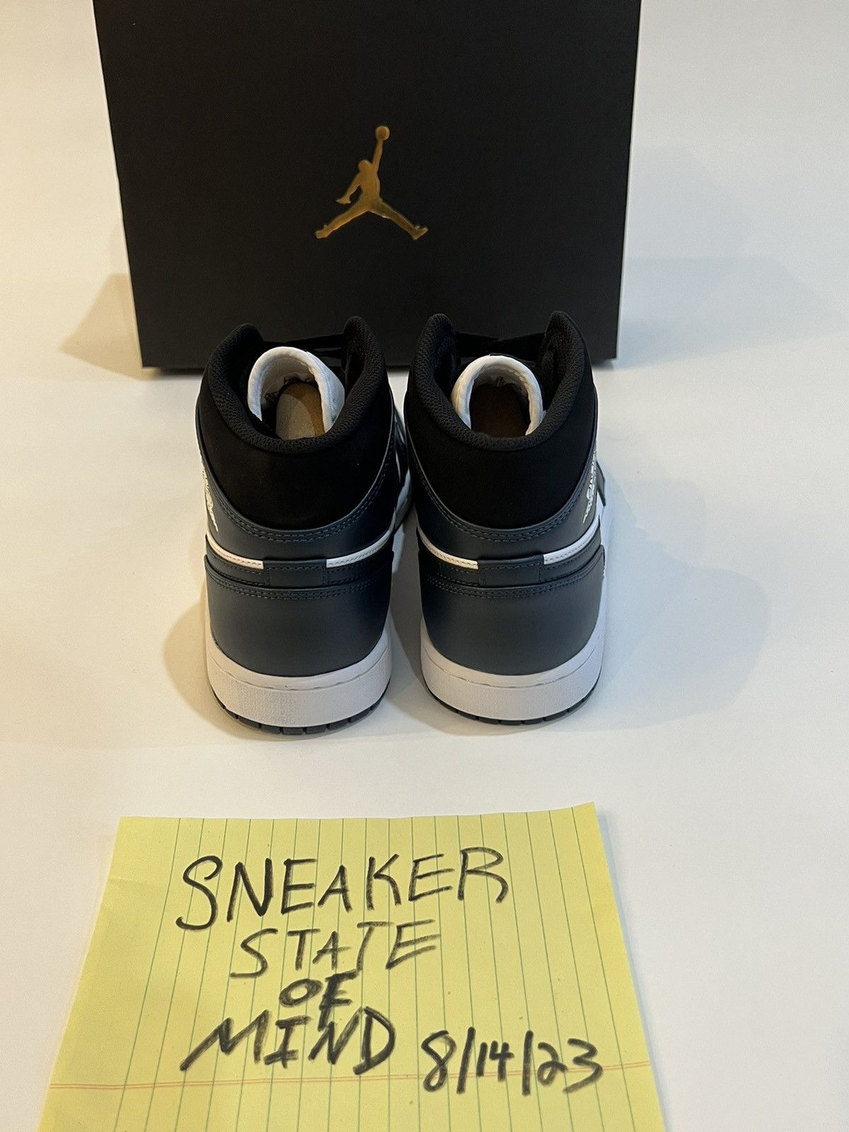 Jordan Brand × Nike BRAND NEW AIR JORDAN 1 MID “ARMORY NAVY” SIZE: 9.5 FAST SHIP Size US 9.5 / EU 42-43 - 5 Thumbnail