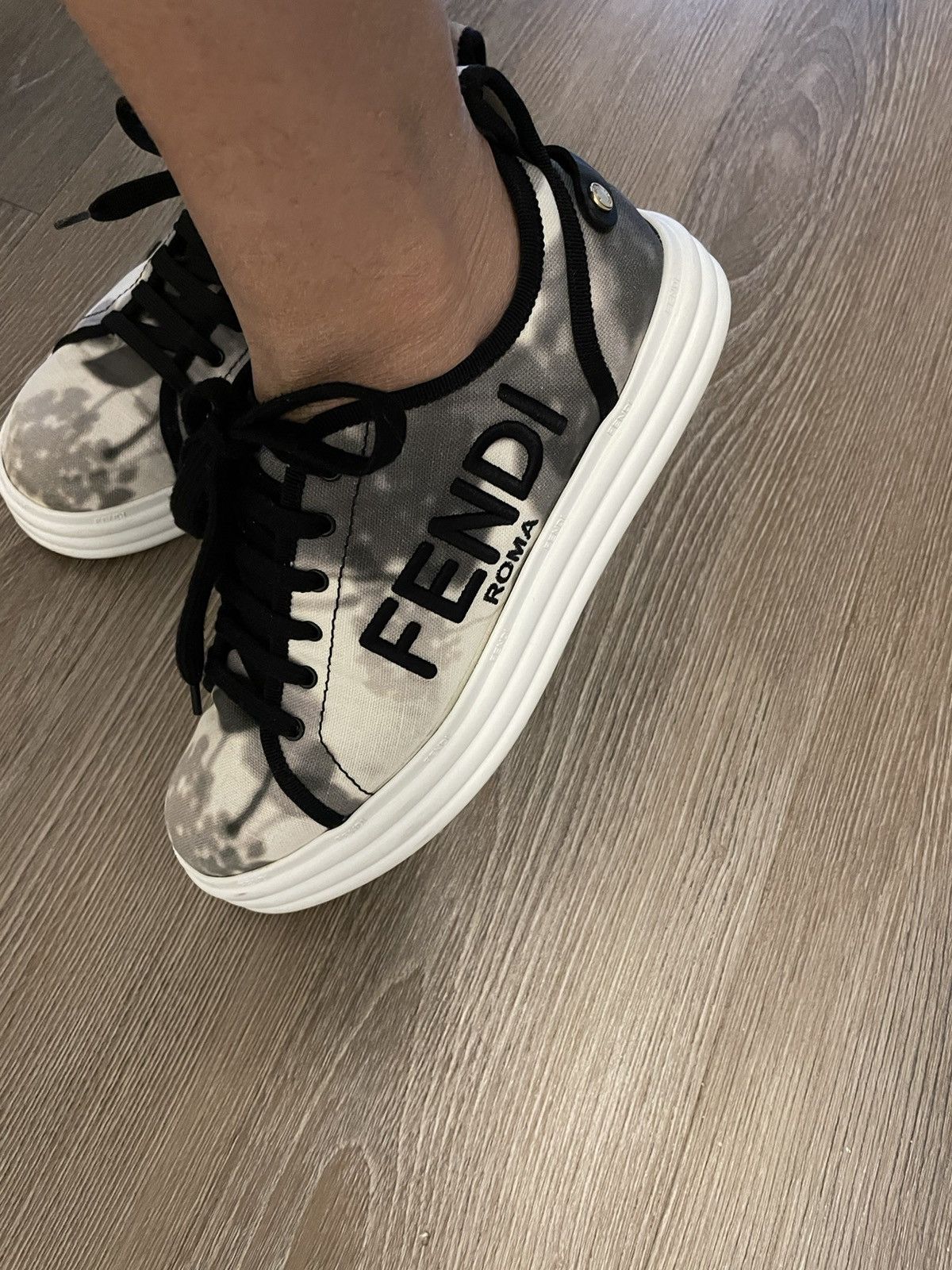 Fendi Fendi sneakers EU39.5 Size US 9.5 / IT 39.5 - 1 Thumbnail