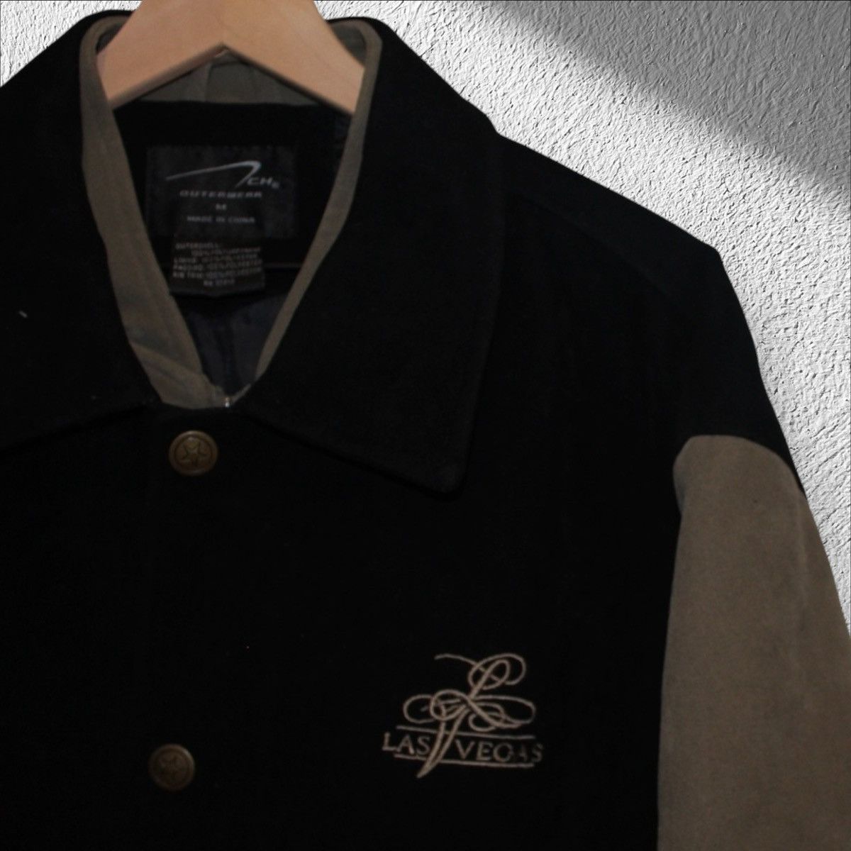 Vintage Vintage Las Vegas Faux Suede Varsity Jacket Large Size US L / EU 52-54 / 3 - 3 Thumbnail