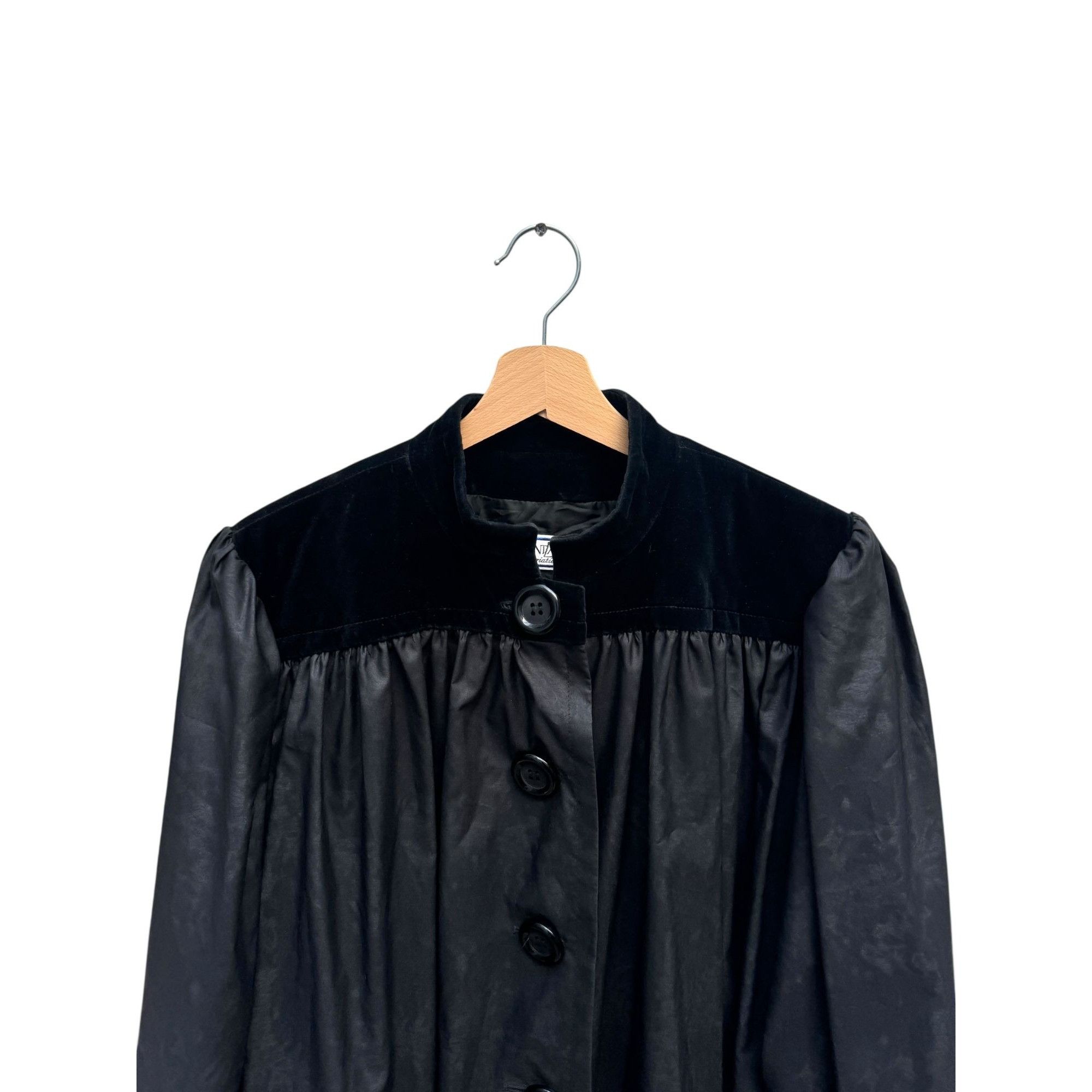Yves Saint Laurent Vintage Black Velvet & Silk Coat Size M / US 6-8 / IT 42-44 - 2 Thumbnail