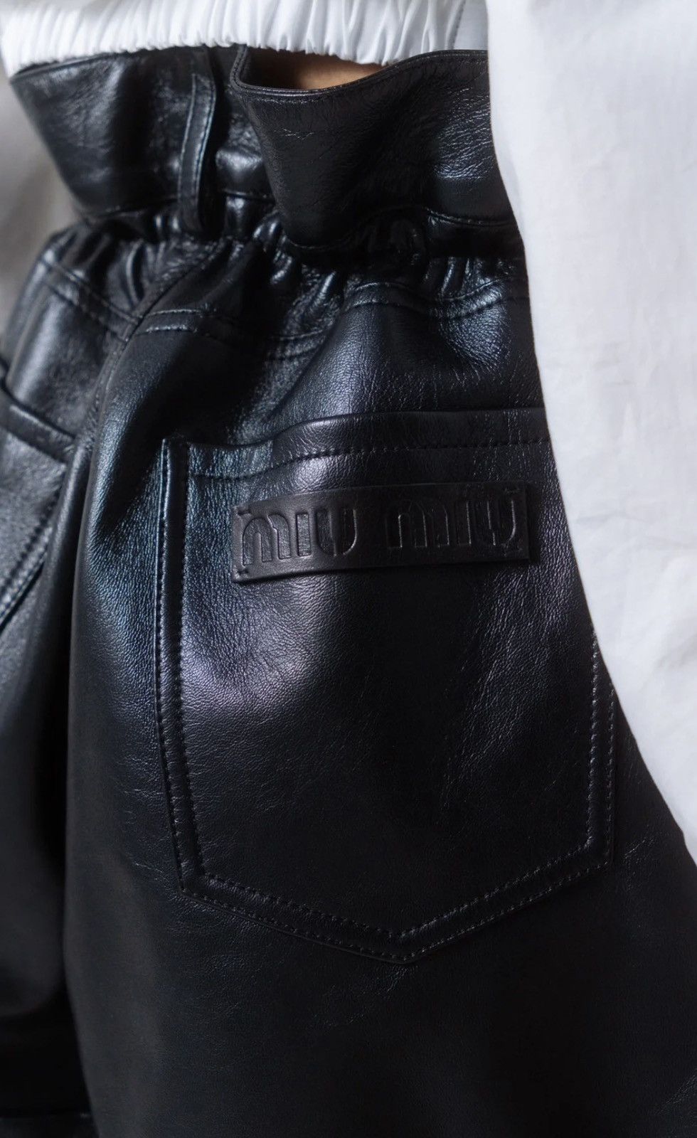Miu Miu 🔥 Miu Miu paperbag waist leather shorts Size US 26 / EU 42 - 3 Thumbnail
