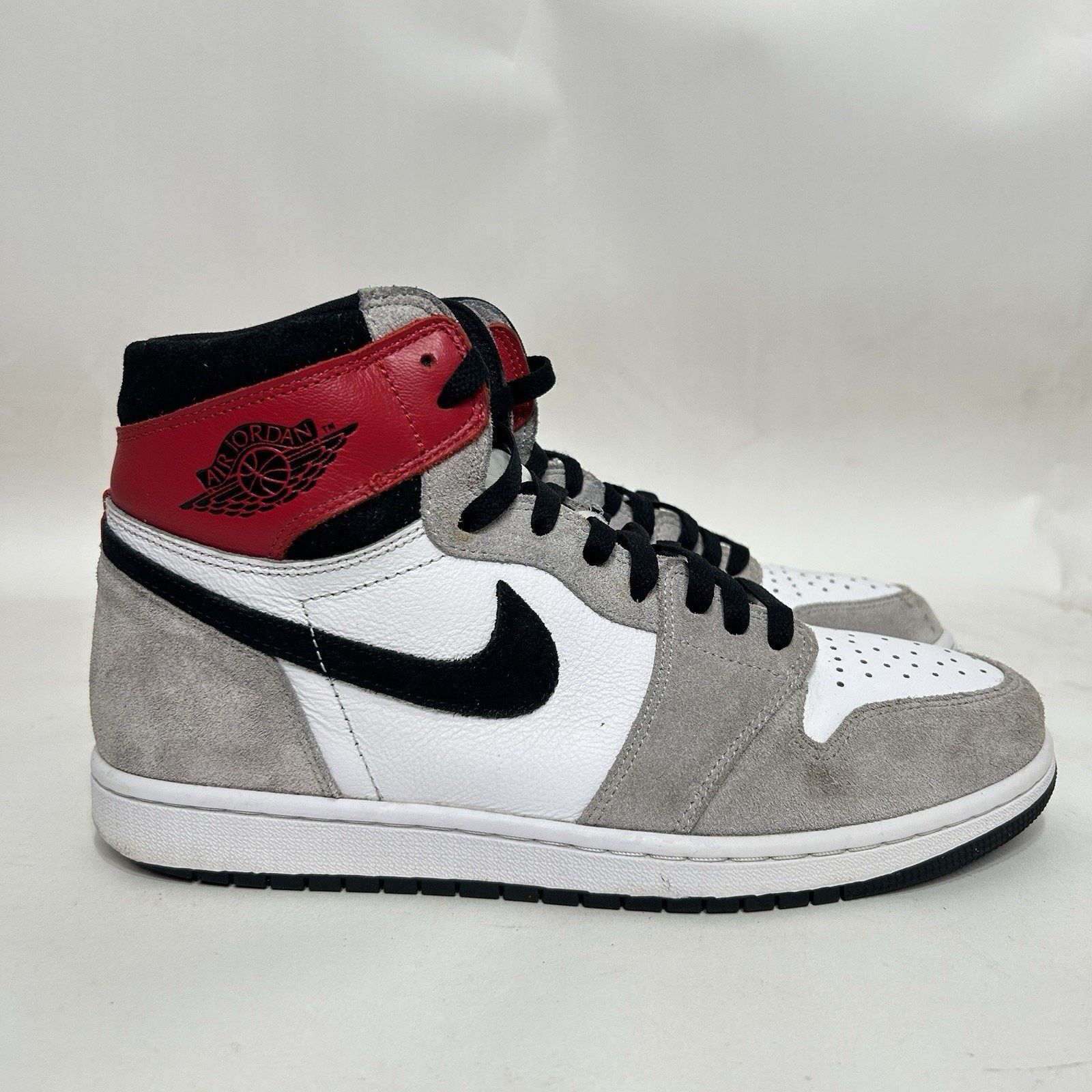 Jordan Brand Nike Air Jordan 1 Retro High “Light Smoke Grey” Size US 10.5 / EU 43-44 - 4 Thumbnail